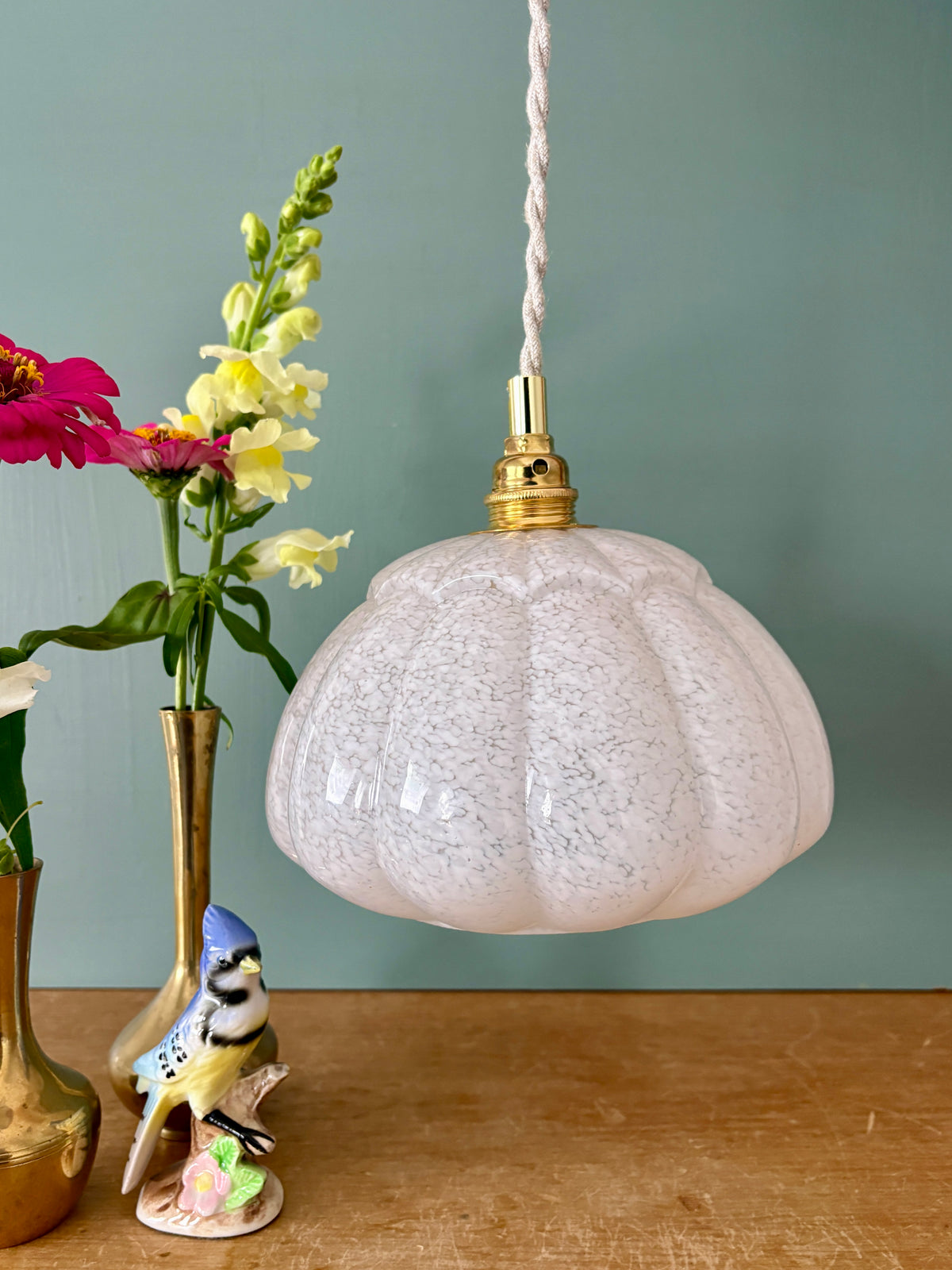 Suspension abat-jour vintage en verre de Clichy blanc