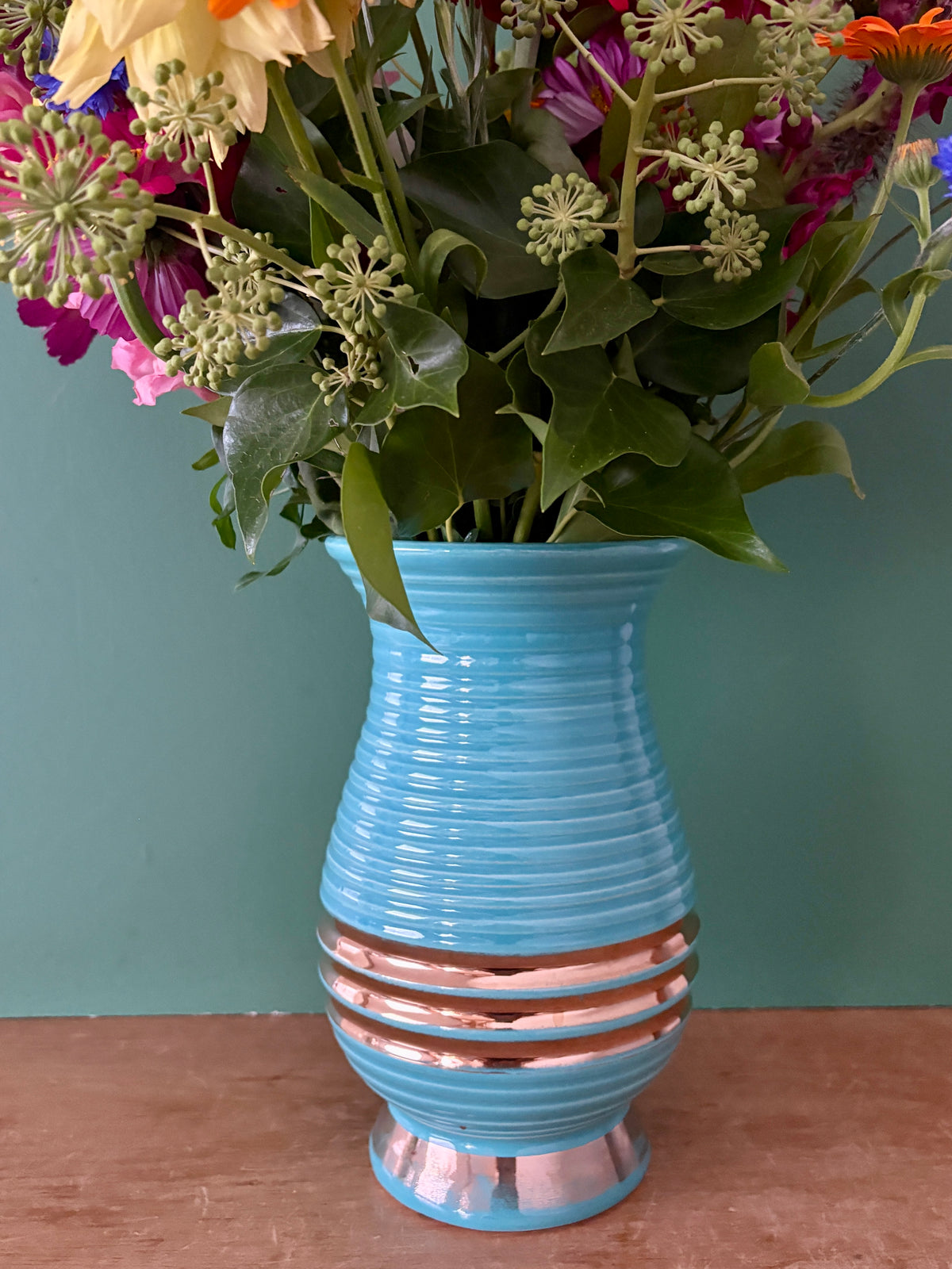 Vase vintage art déco en céramique bleue et dorée