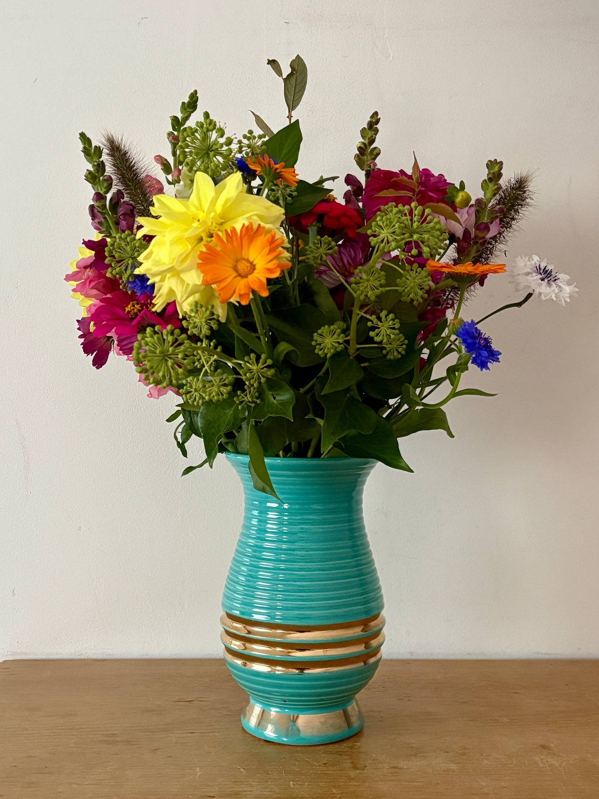 Vase vintage art déco en céramique bleue et dorée