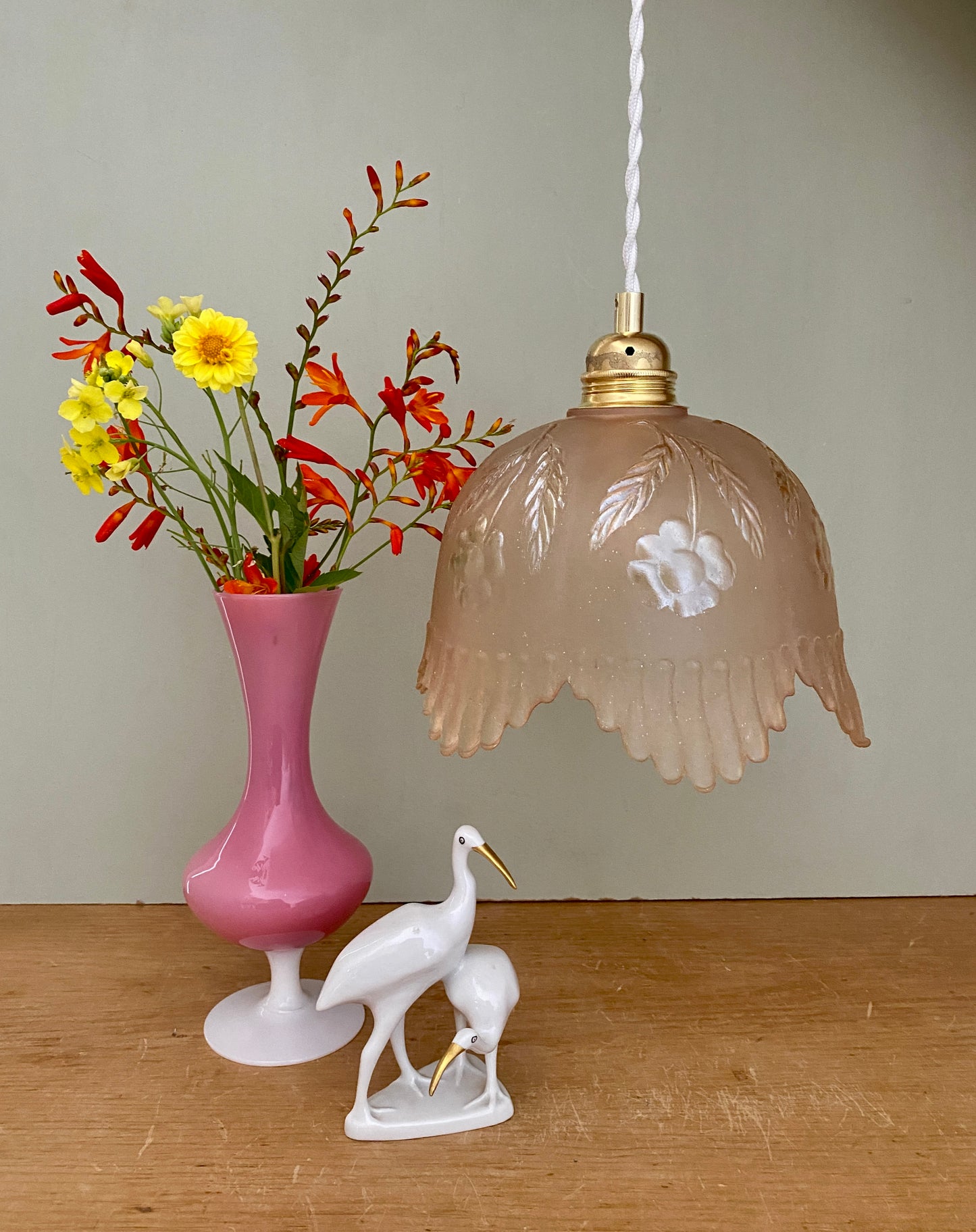 Suspension abat-jour vintage en verre dépoli rose