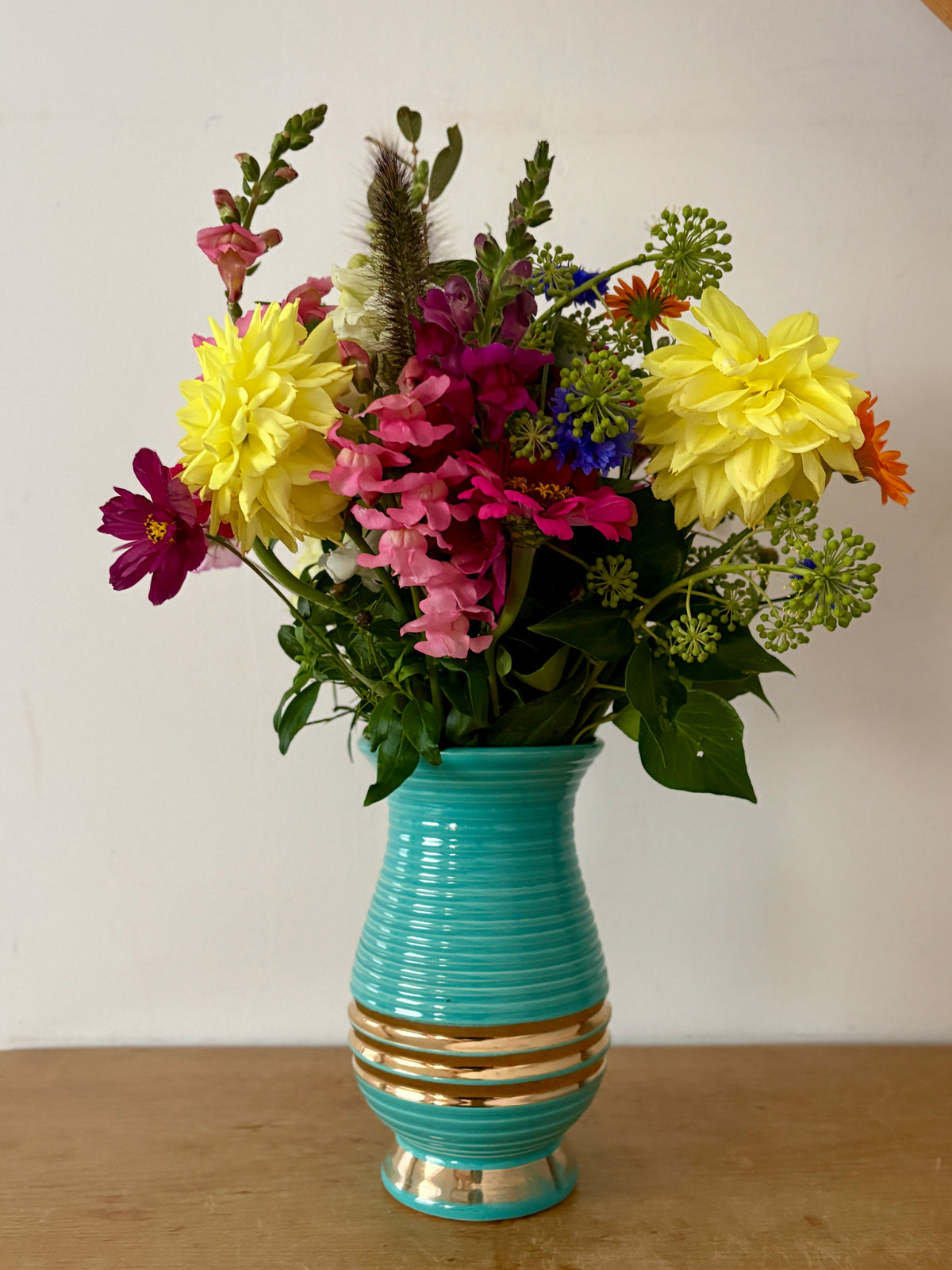 Vase vintage art déco en céramique bleue et dorée