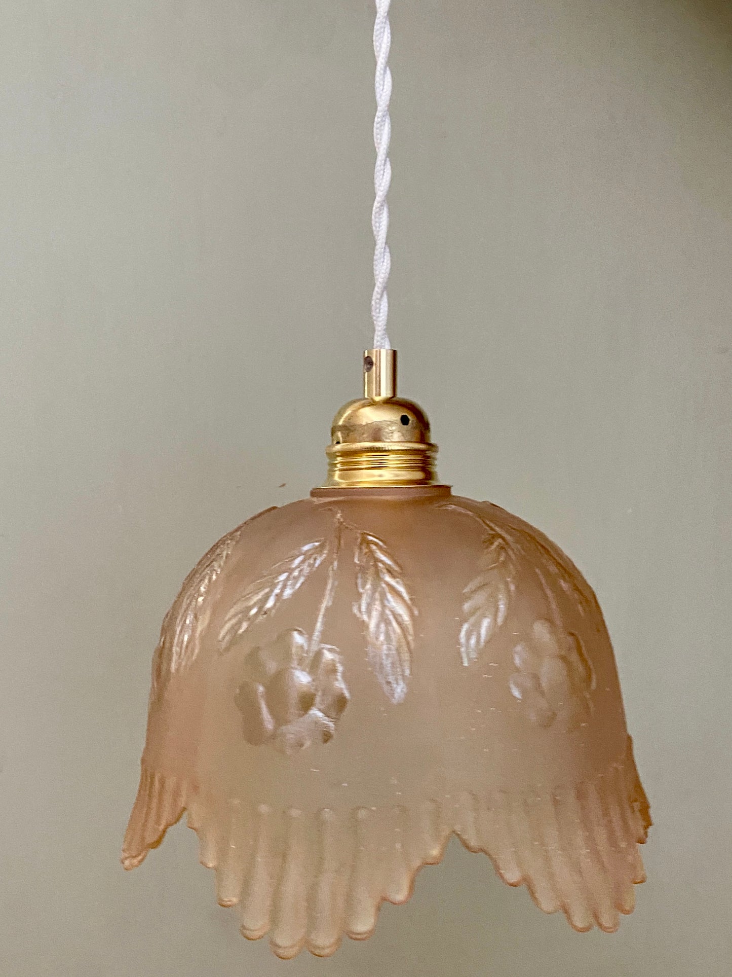 Suspension abat-jour vintage en verre dépoli rose