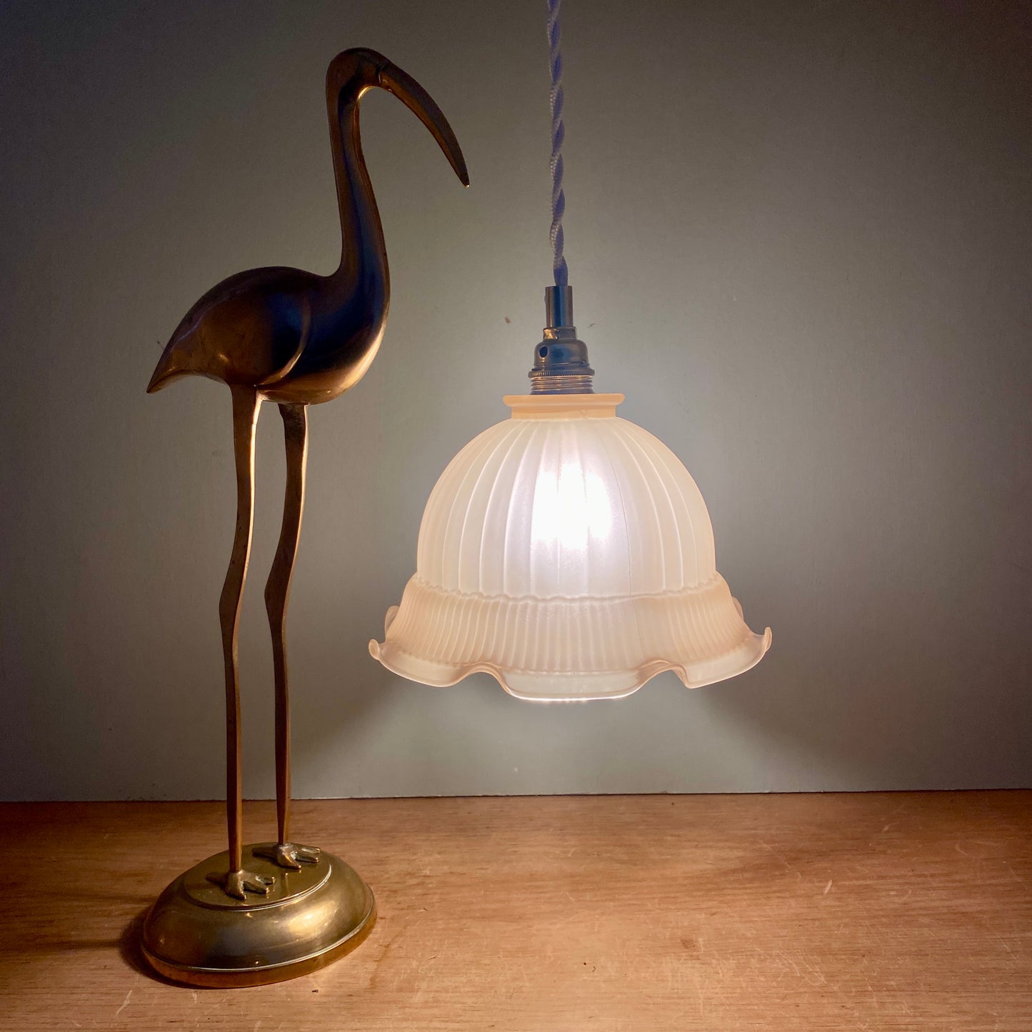 Suspension abat-jour vintage en verre dépoli rose