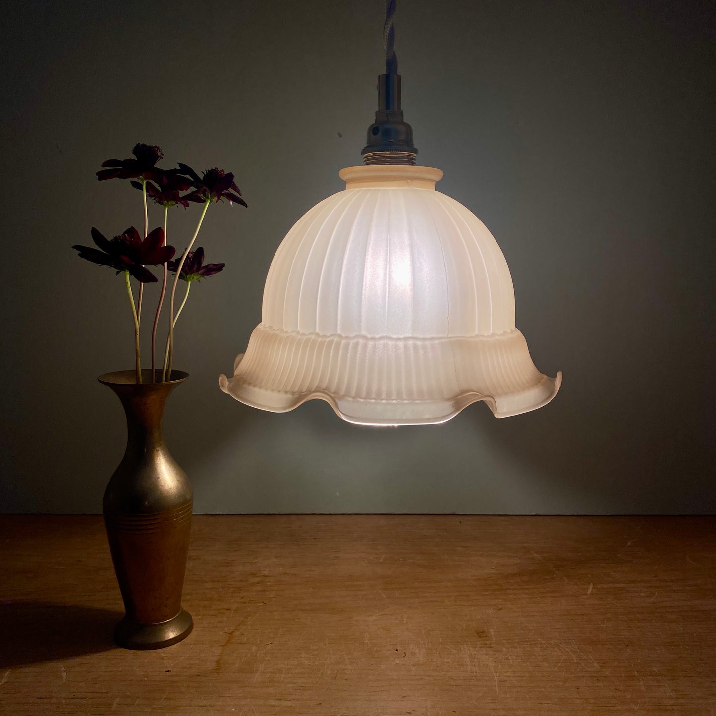 Suspension abat-jour vintage en verre dépoli rose