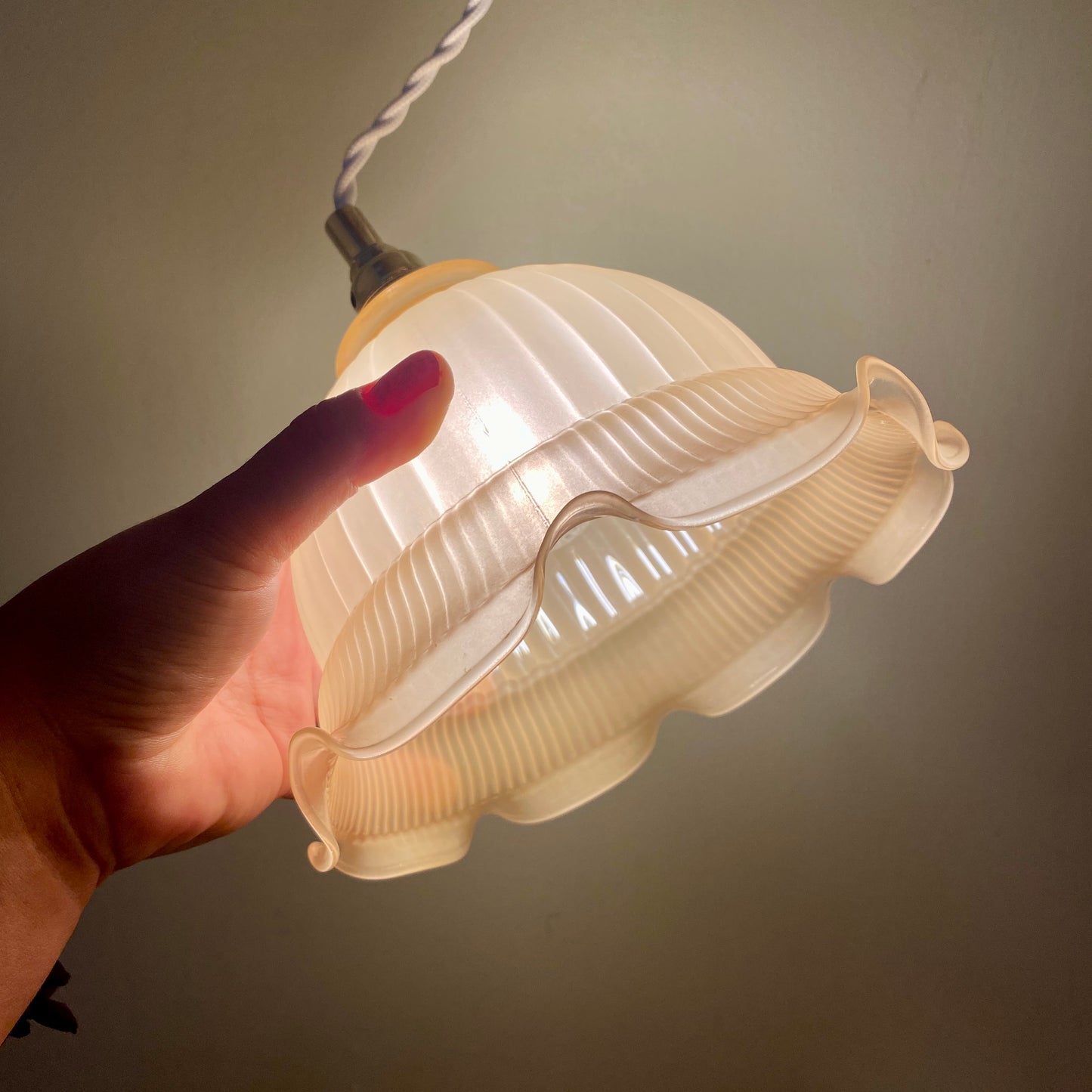 Suspension abat-jour vintage en verre dépoli rose