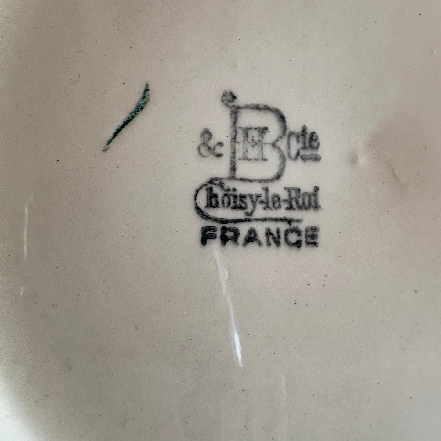 Service ancien en barbotine décors de Pomme de Choisy le Roi