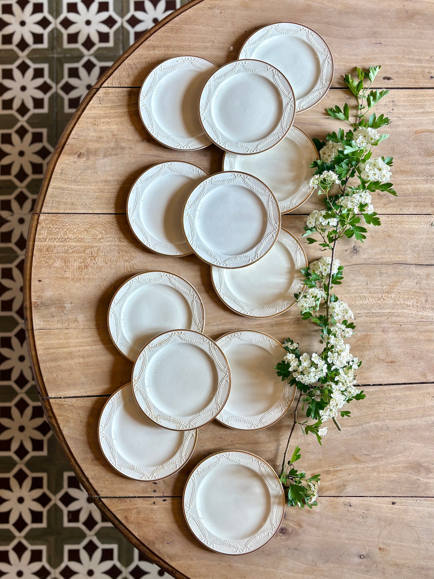 Lot de 12 assiettes à dessert anciennes modèle Rivoli de Badonvillier