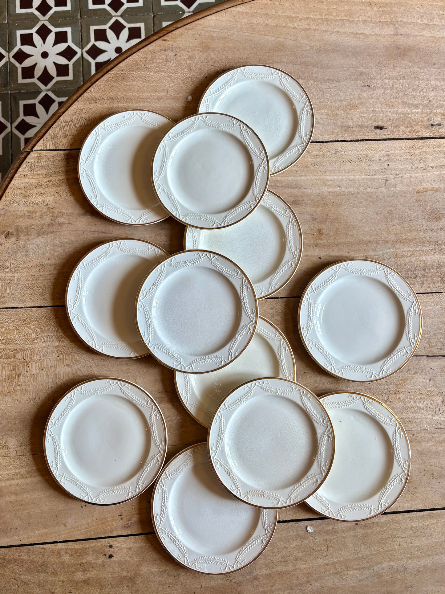Lot de 12 assiettes à dessert anciennes modèle Rivoli de Badonvillier
