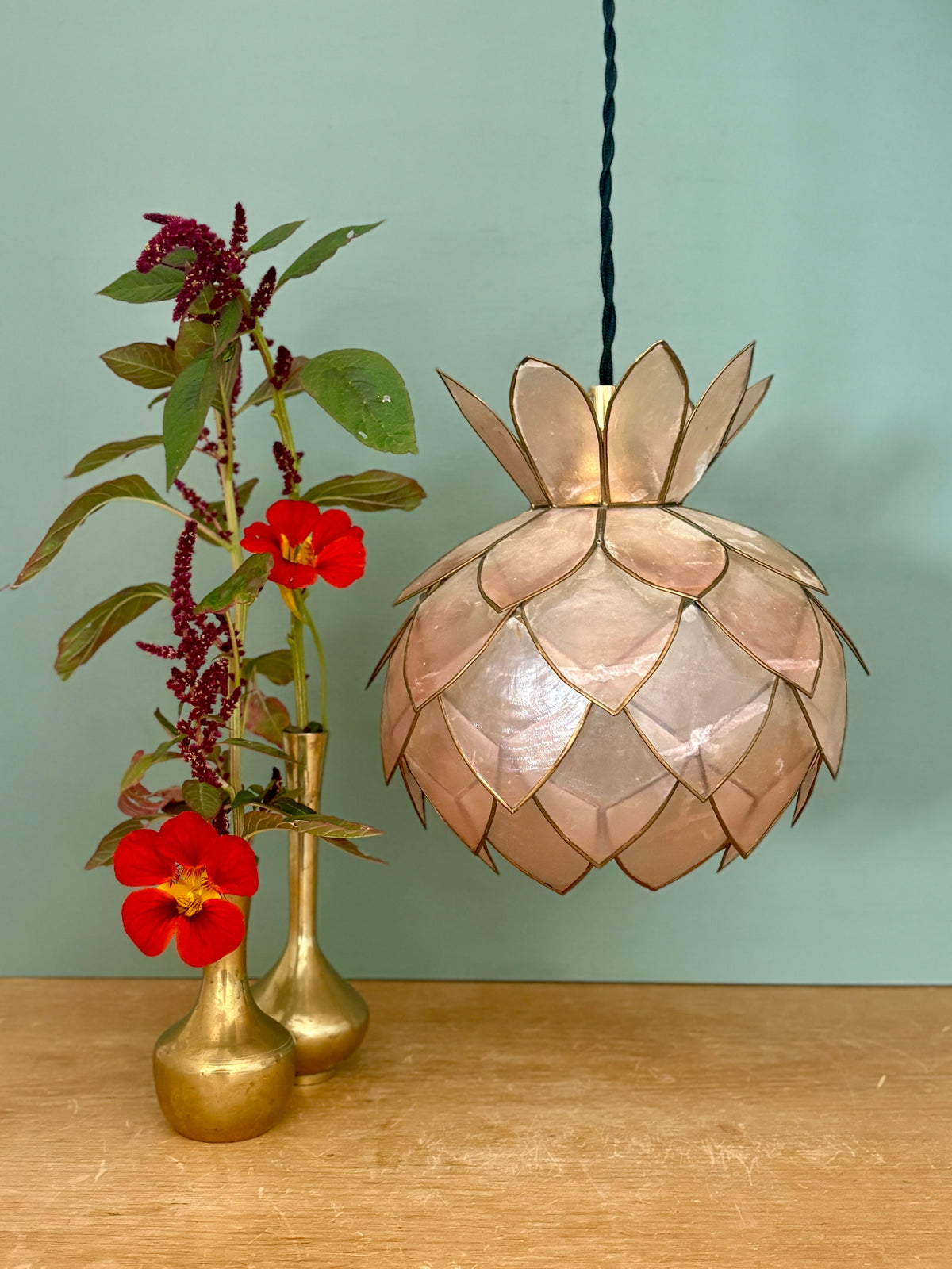 Suspension abat-jour vintage en nacre rose
