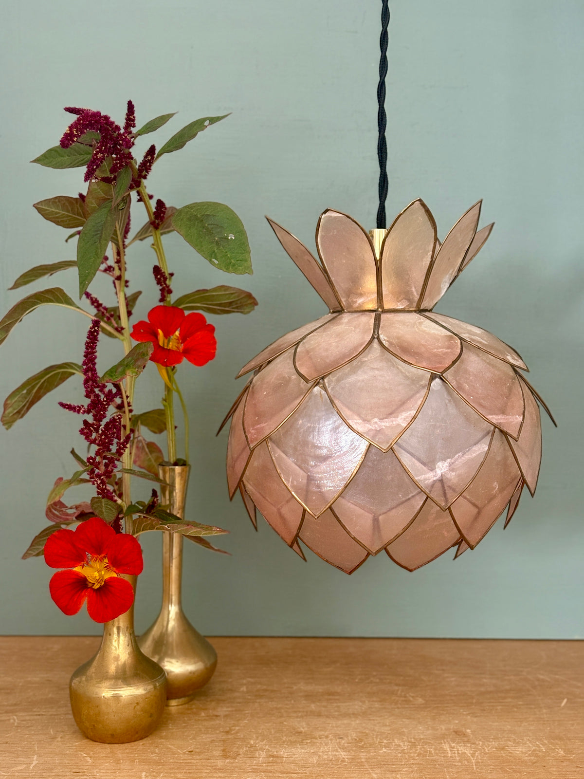 Suspension abat-jour vintage en nacre rose