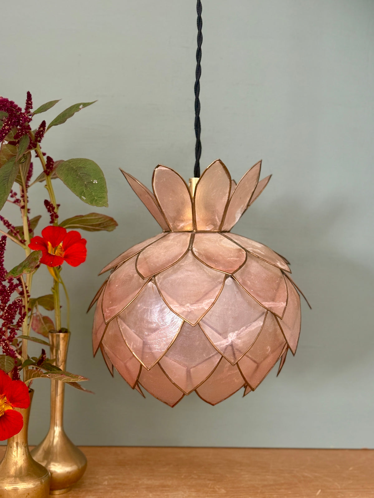 Suspension abat-jour vintage en nacre rose