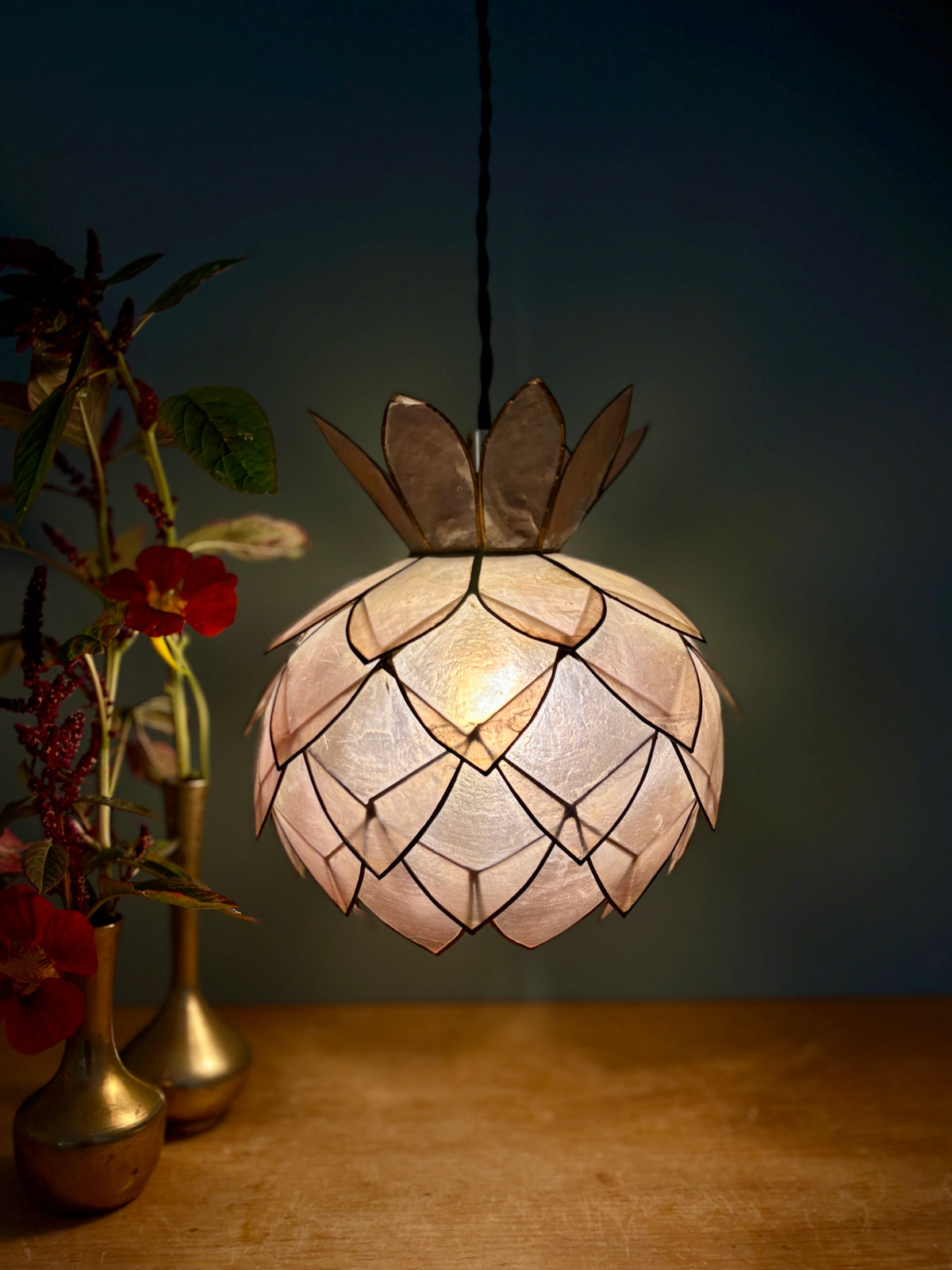 Suspension abat-jour vintage en nacre rose
