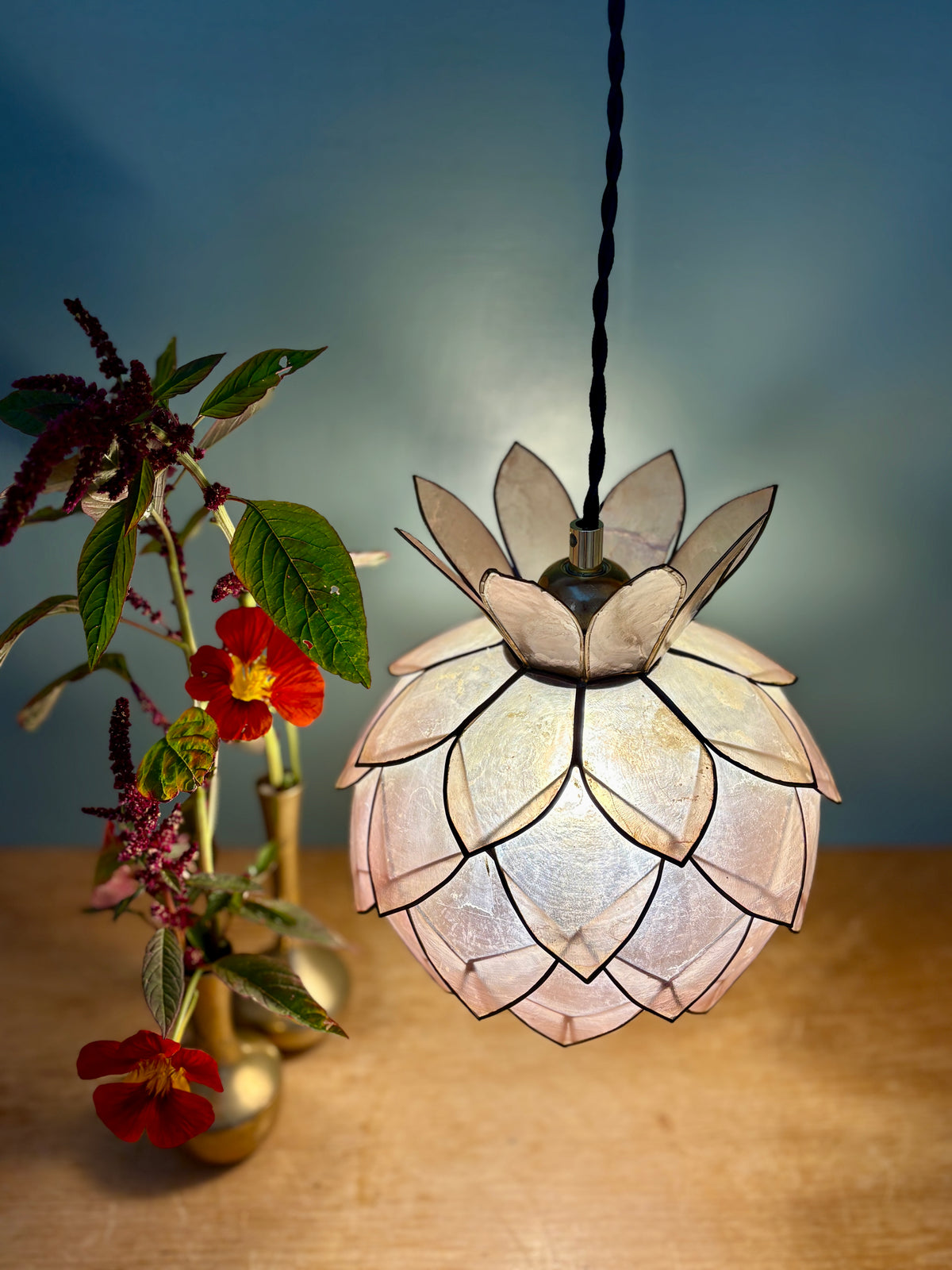 Suspension abat-jour vintage en nacre rose