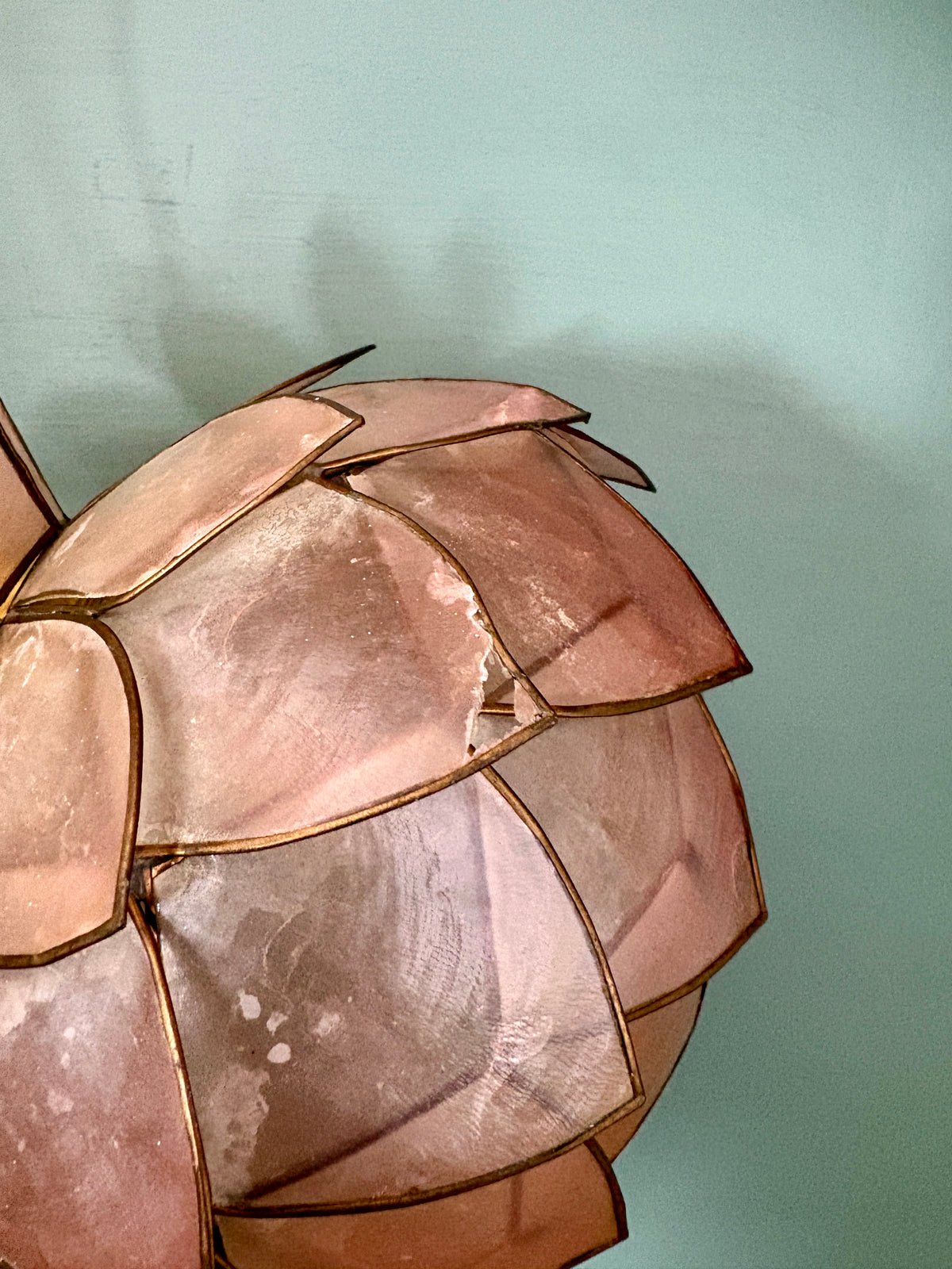 Suspension abat-jour vintage en nacre rose