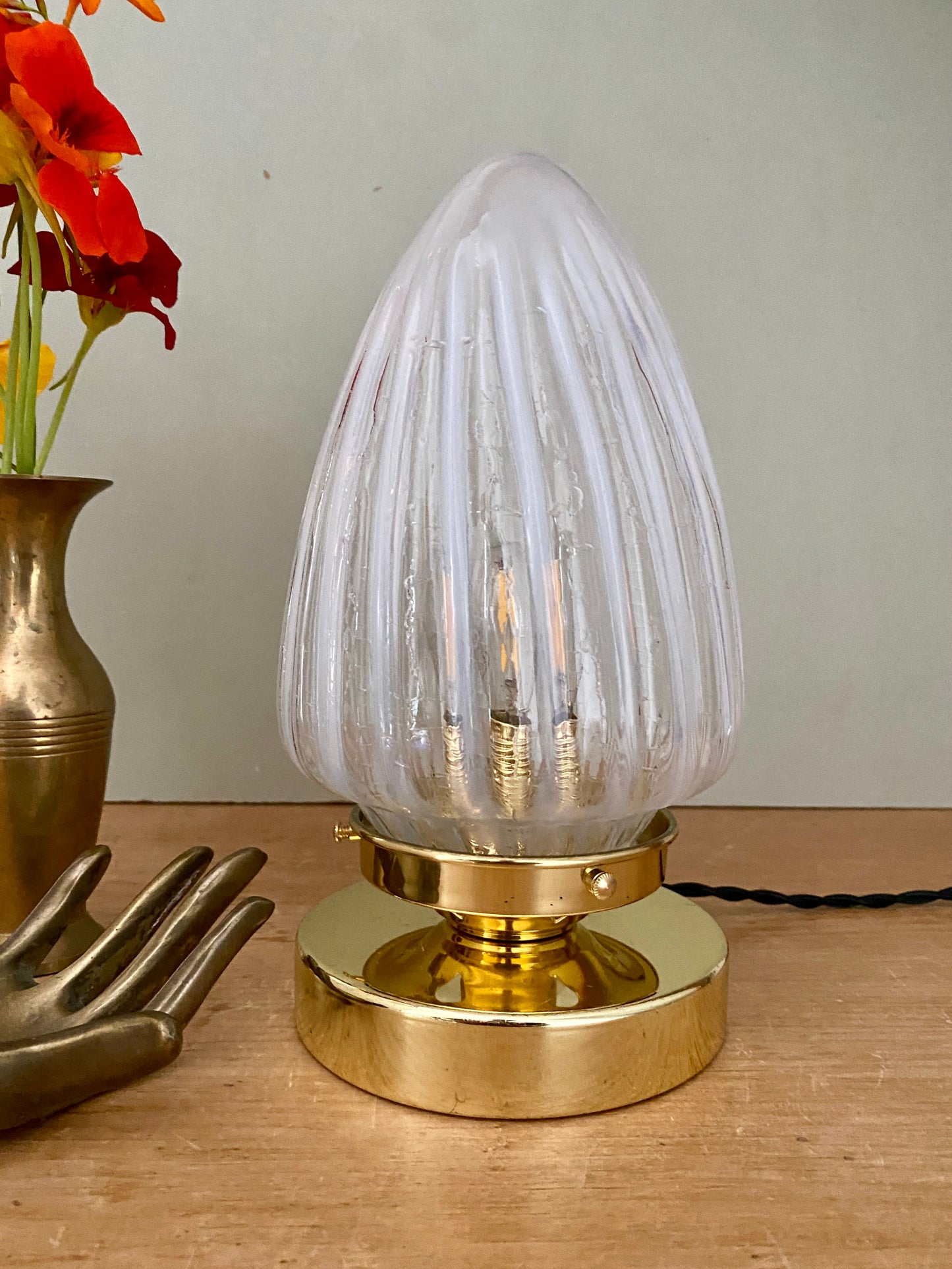 Lampe à poser globe vintage art déco en verre laiteux