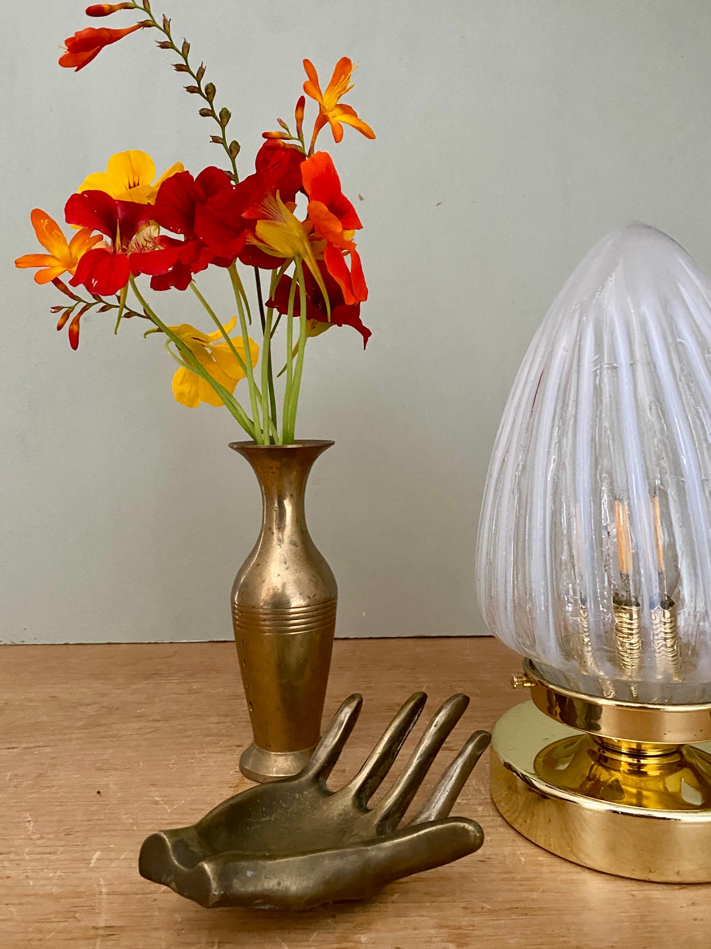 Lampe à poser globe vintage art déco en verre laiteux