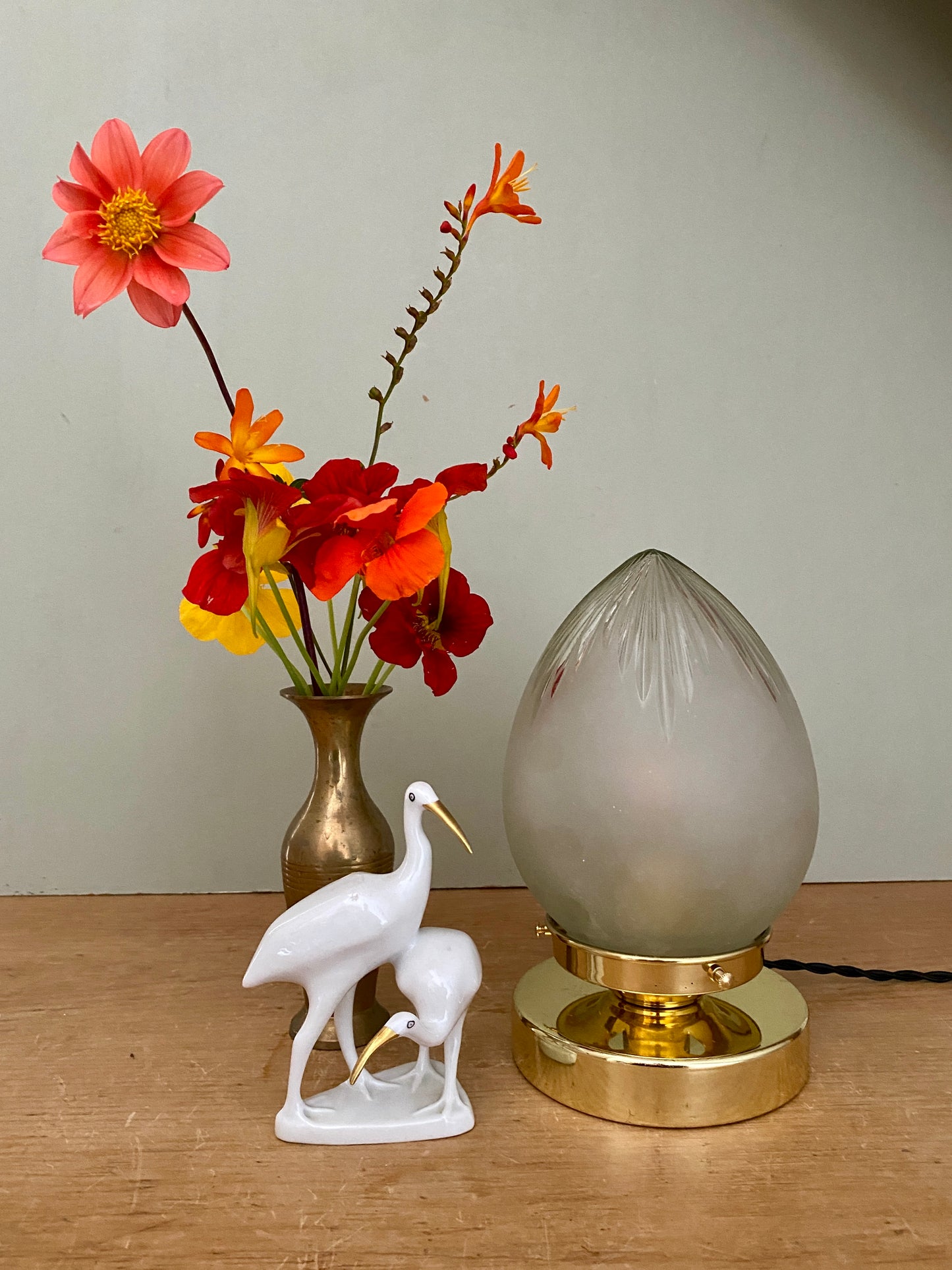 Lampe à poser globe vintage art déco en verre dépoli