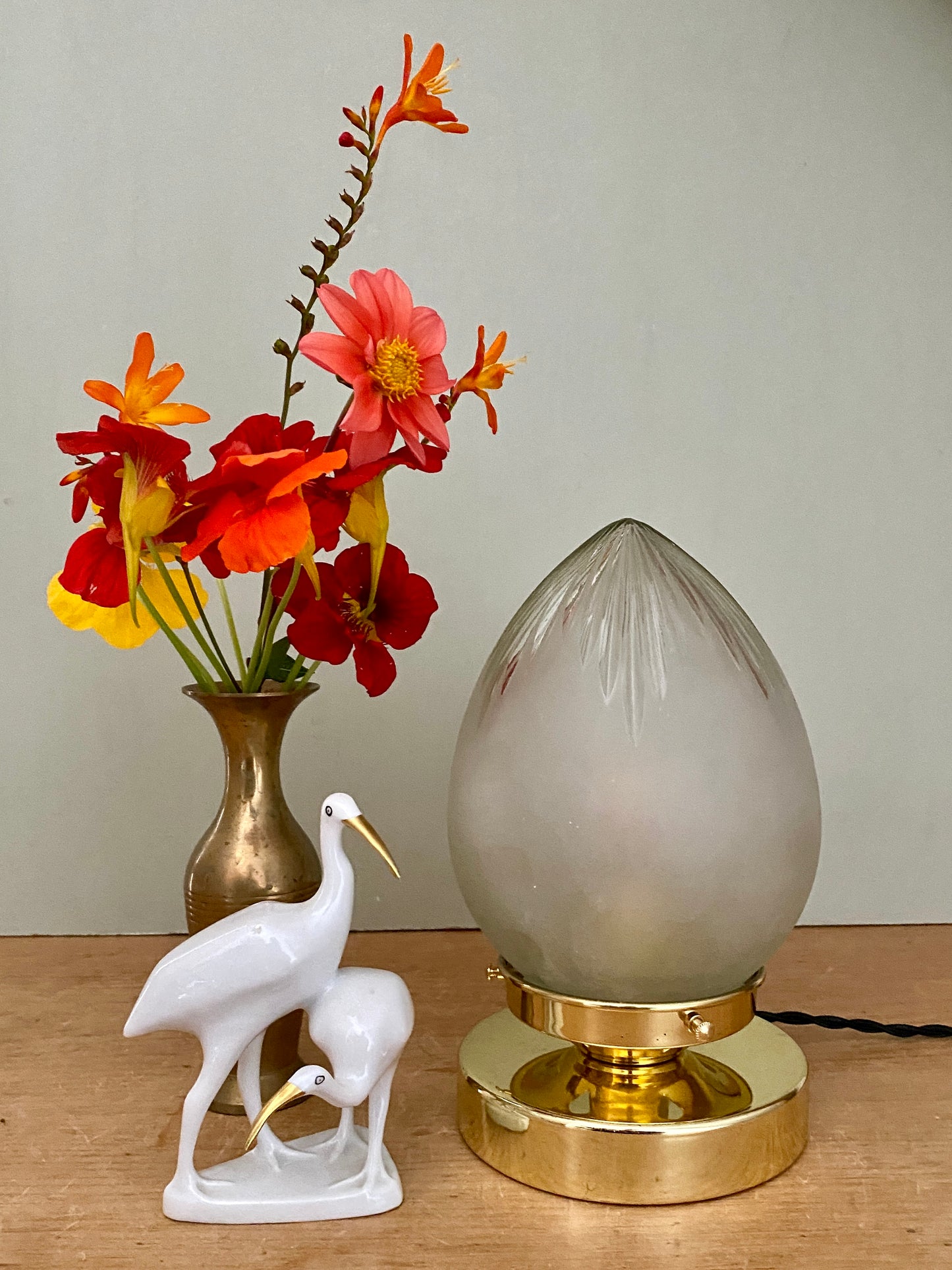 Lampe à poser globe vintage art déco en verre dépoli