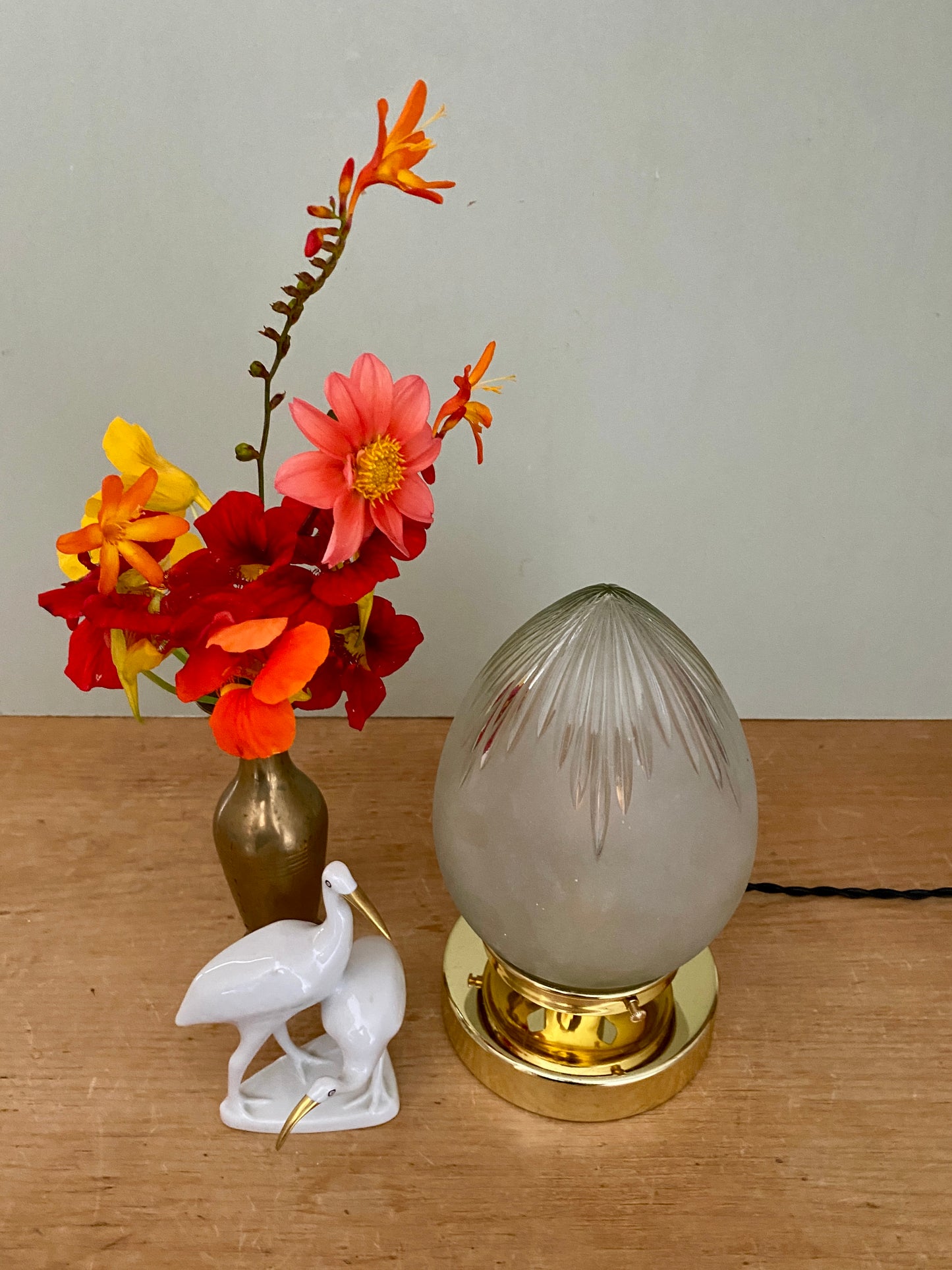 Lampe à poser globe vintage art déco en verre dépoli