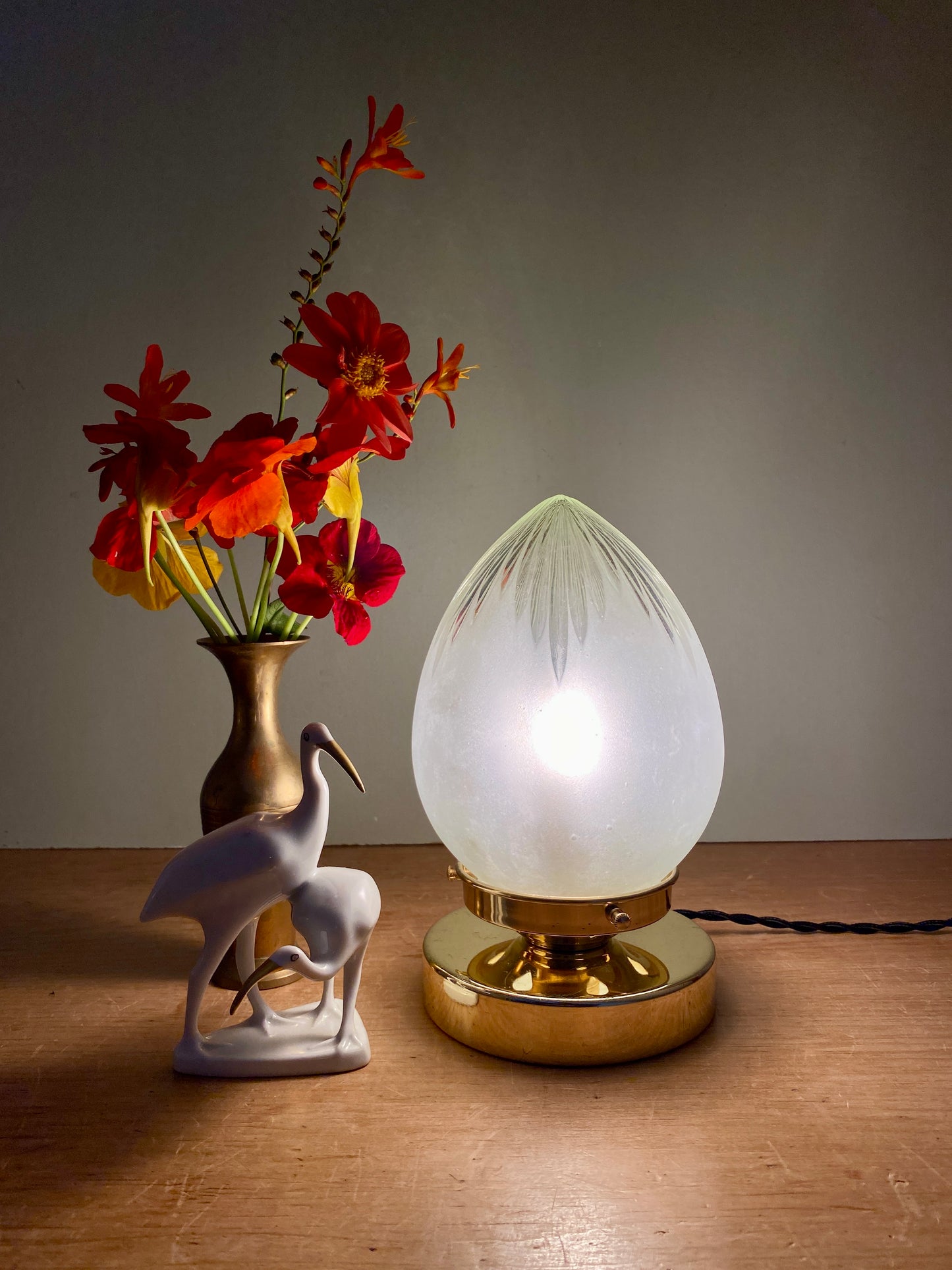 Lampe à poser globe vintage art déco en verre dépoli