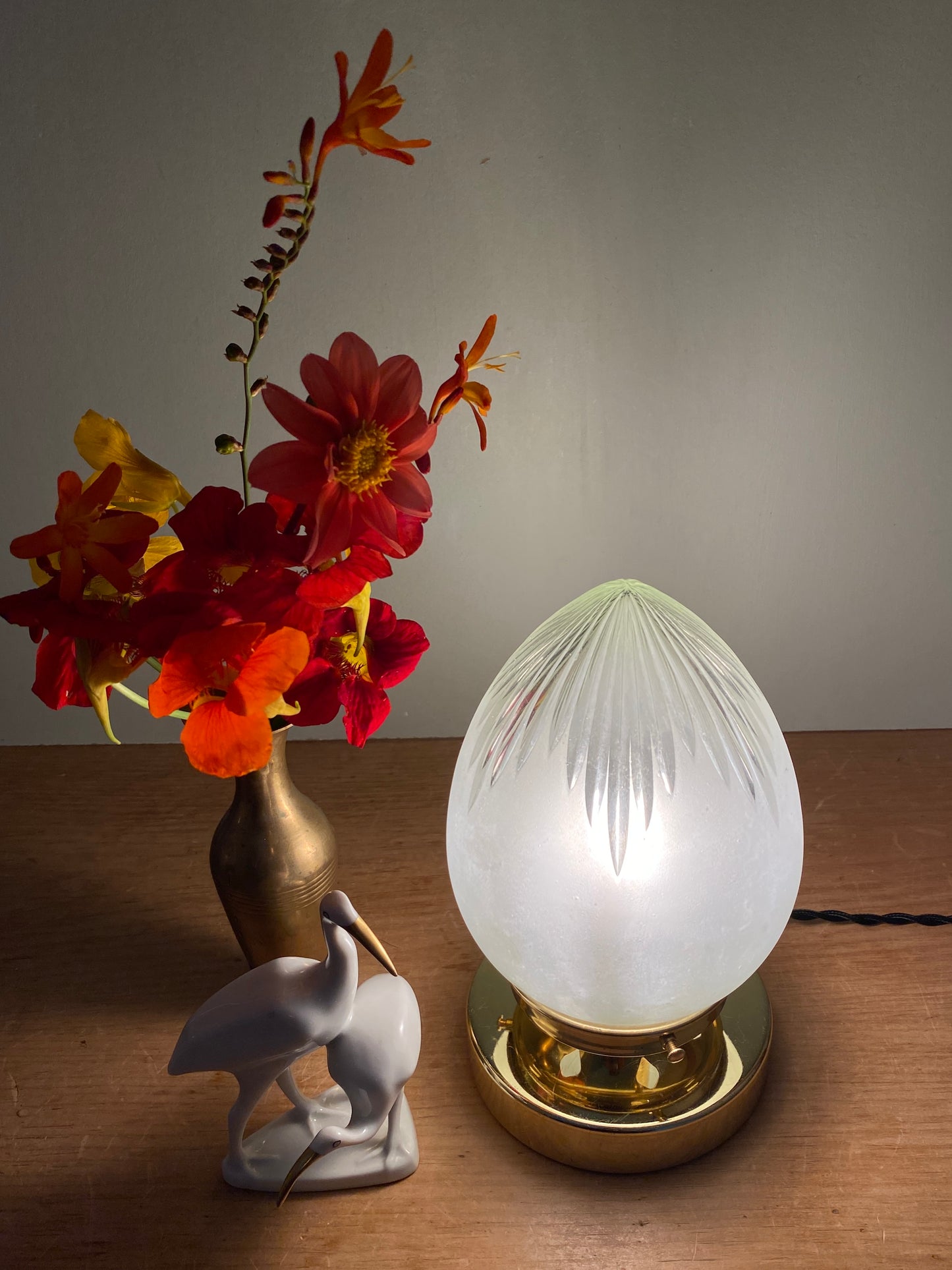 Lampe à poser globe vintage art déco en verre dépoli