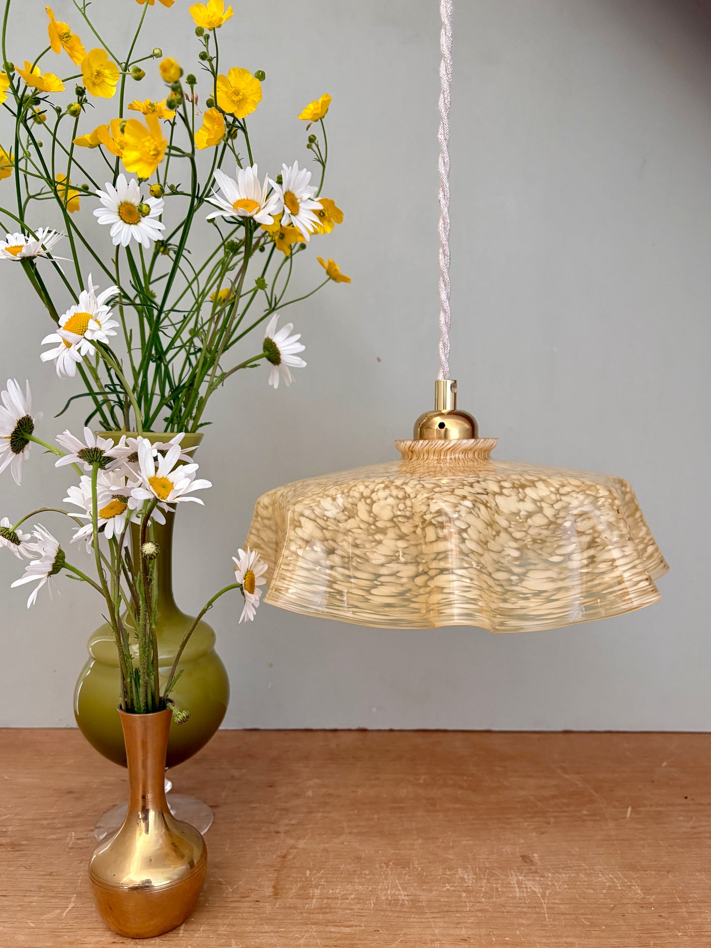 Suspension abat-jour vintage en verre de Clichy jaune