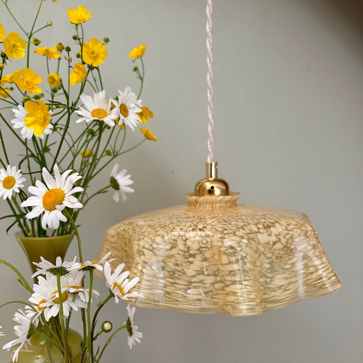 Suspension abat-jour vintage en verre de Clichy jaune