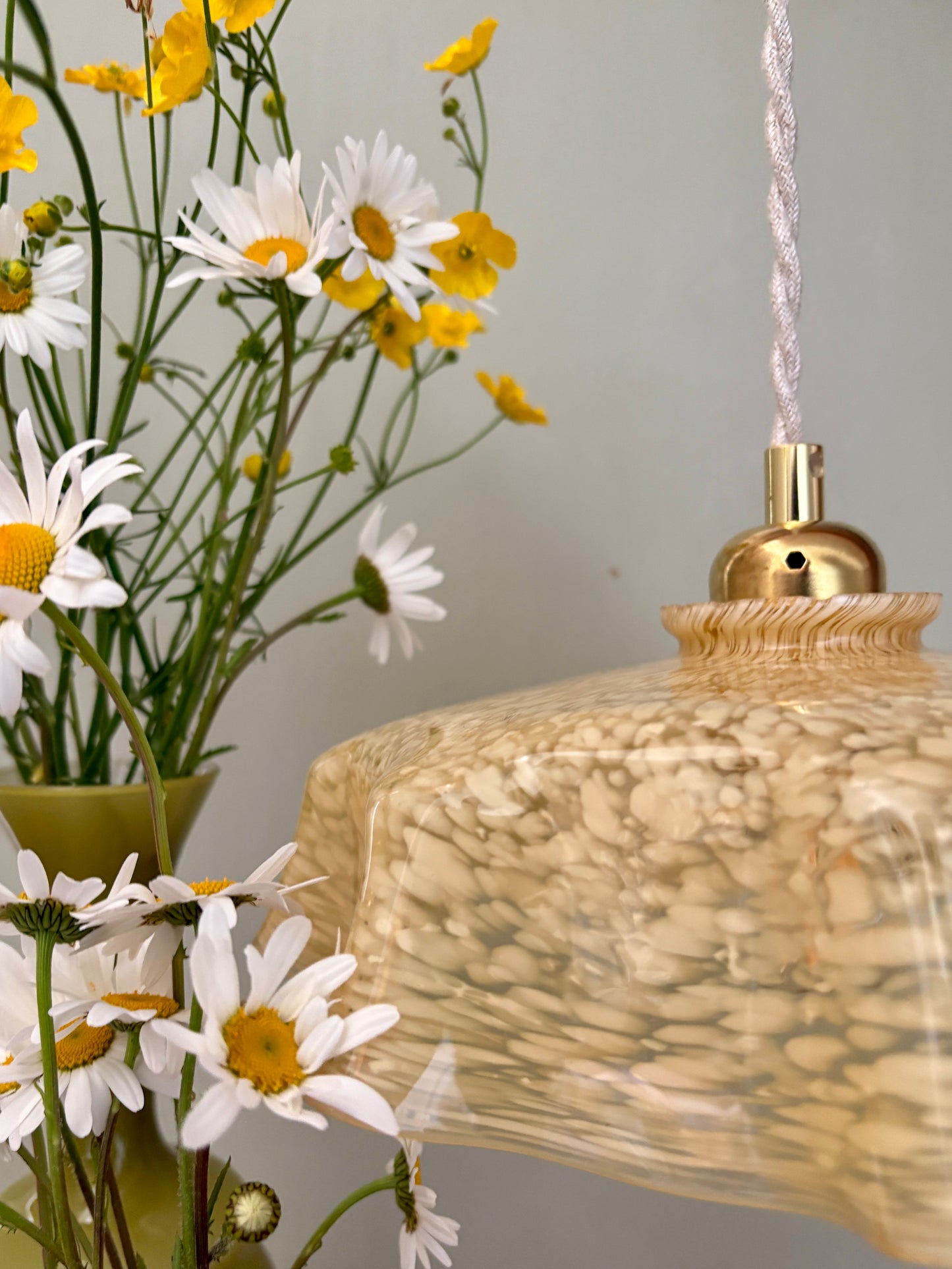 Suspension abat-jour vintage en verre de Clichy jaune