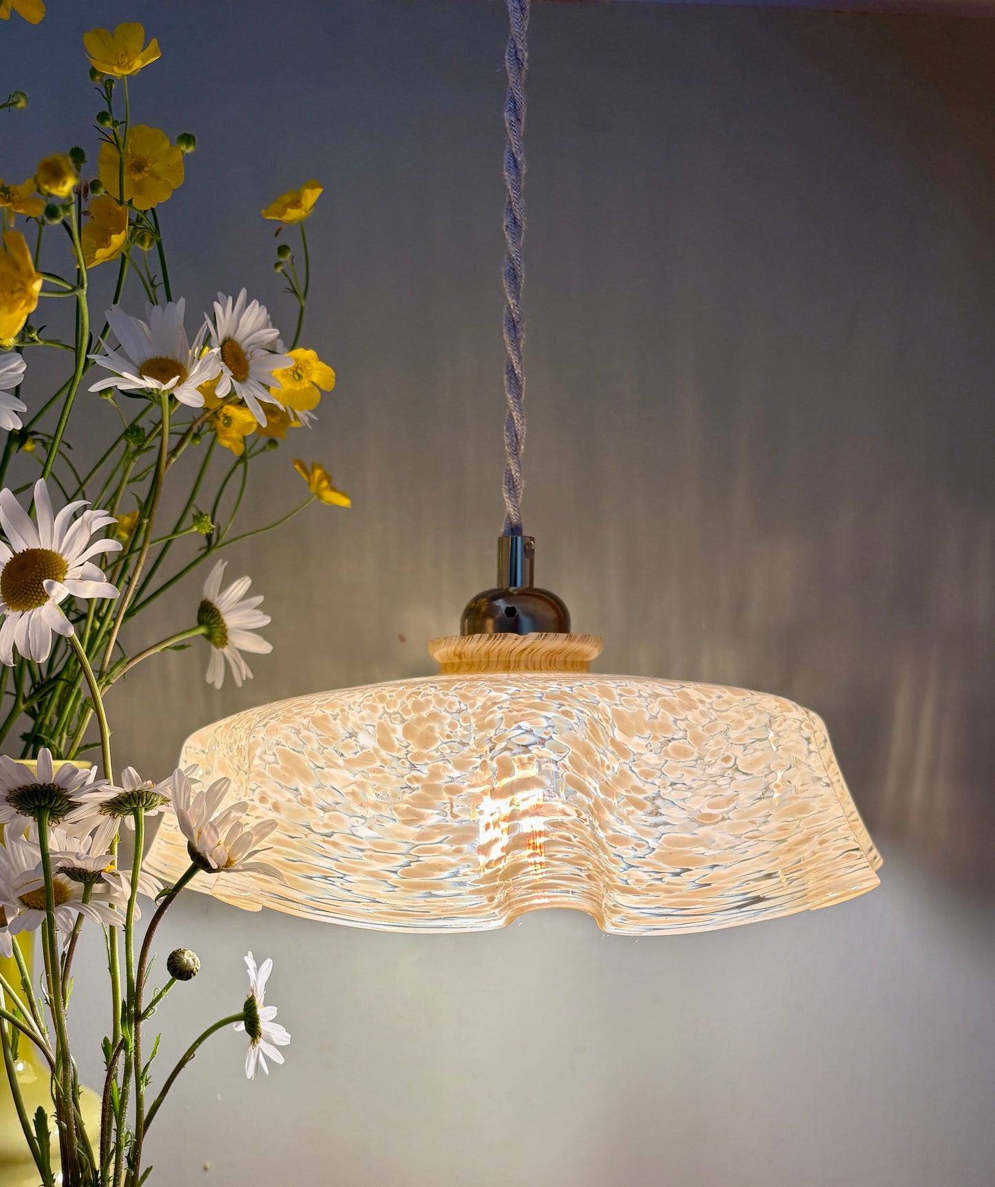 Suspension abat-jour vintage en verre de Clichy jaune