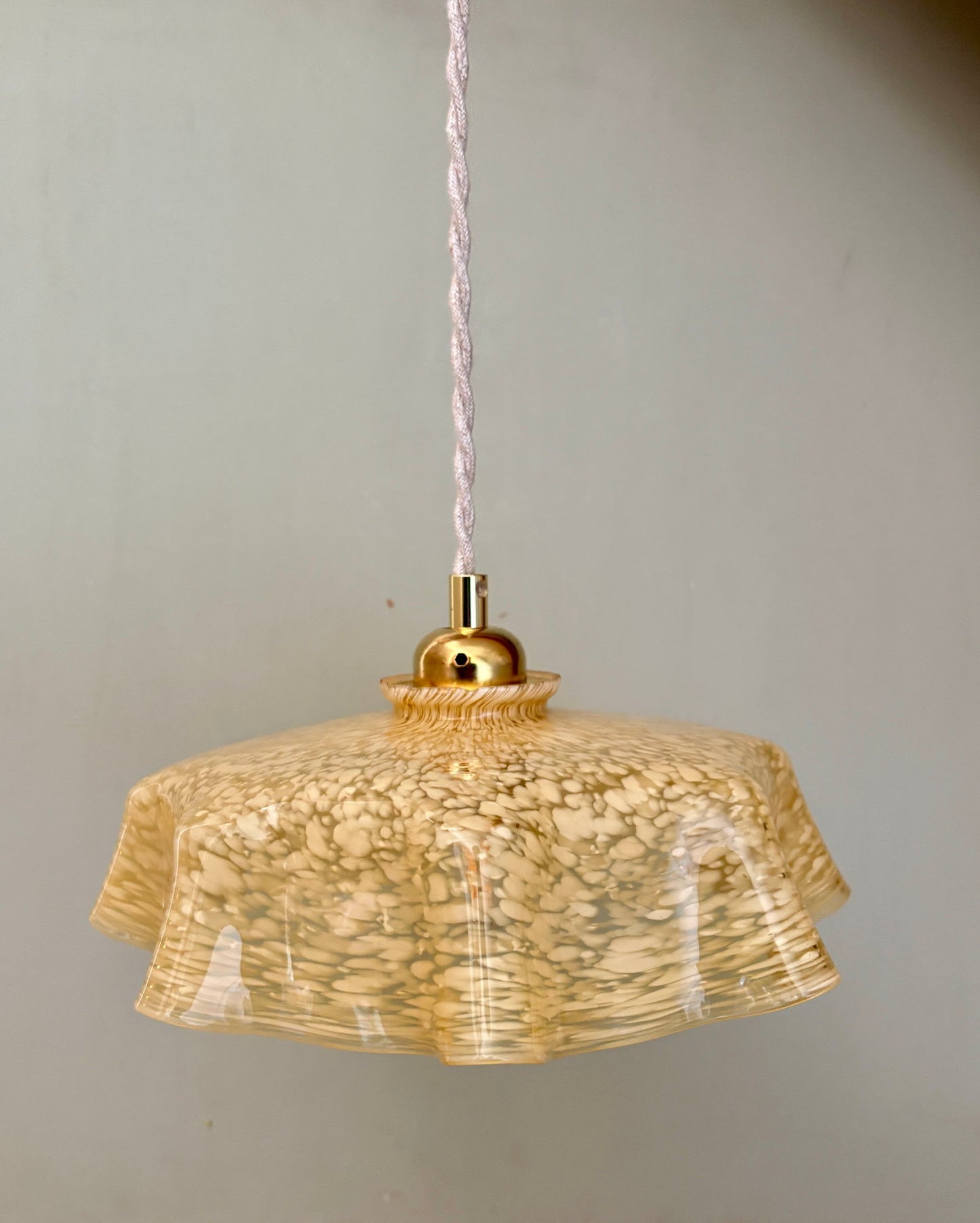 Suspension abat-jour vintage en verre de Clichy jaune