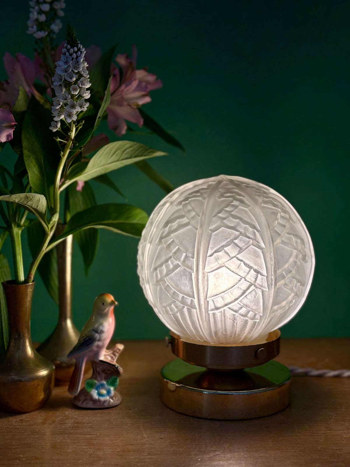 Lampe à poser globe vintage art déco en verre dépoli