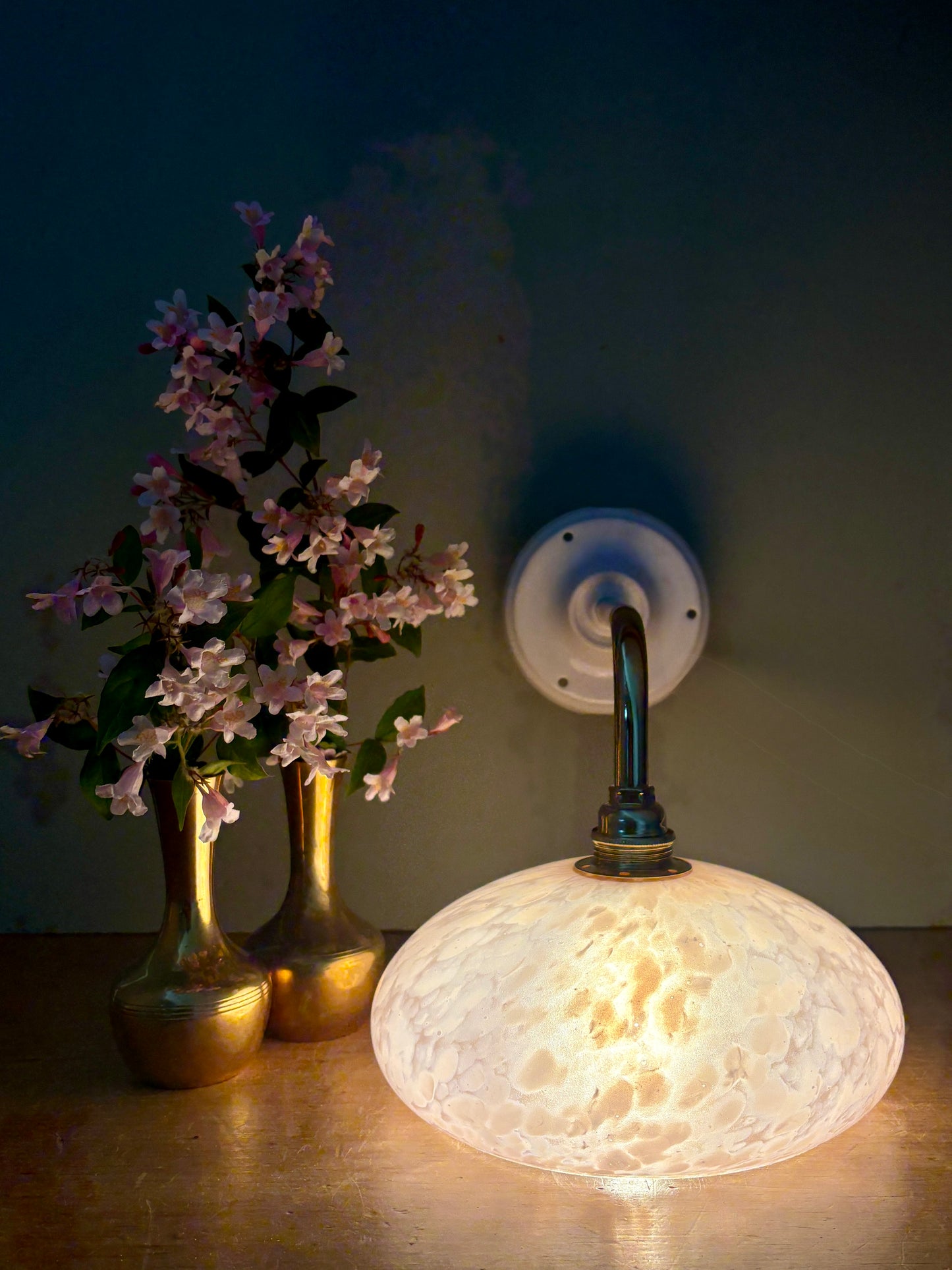 Applique abat-jour ancien en verre de Clichy rose