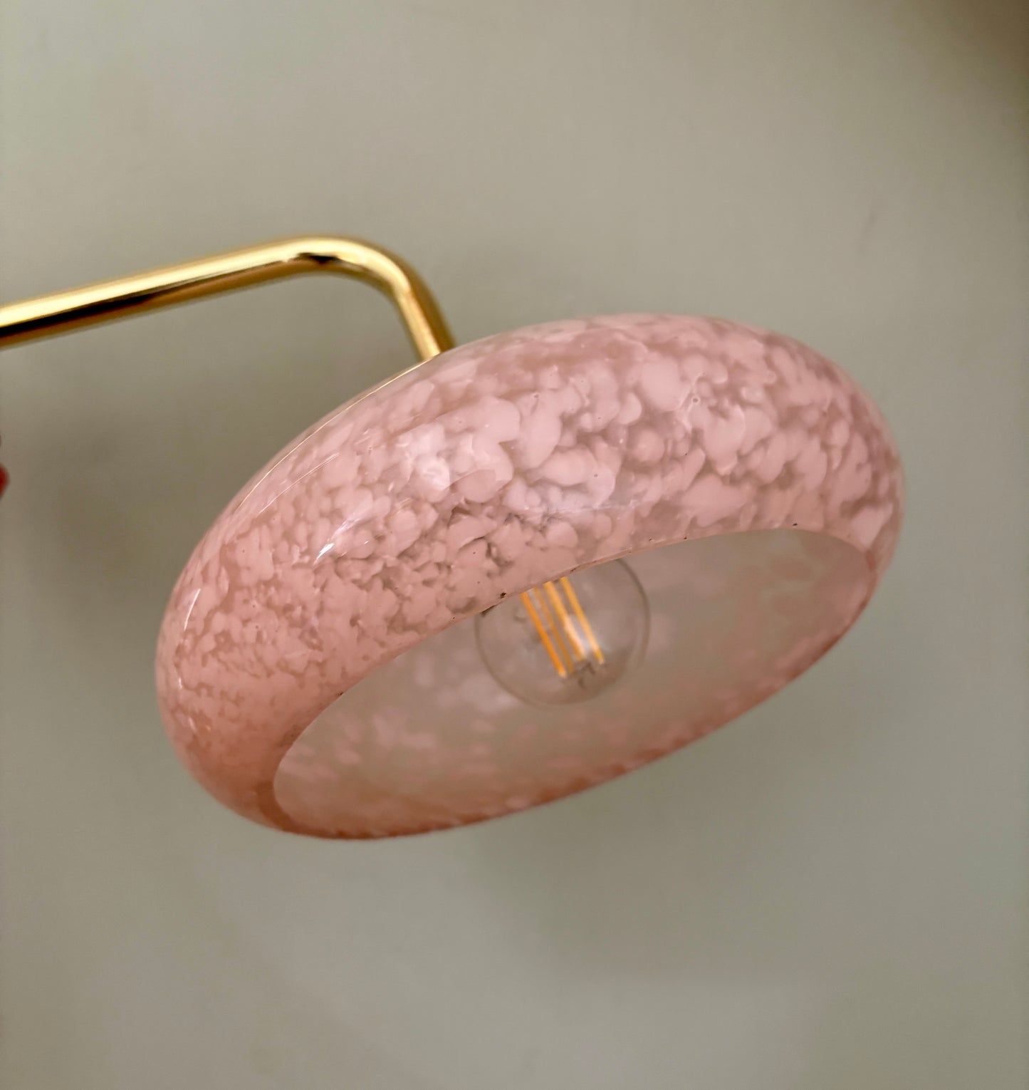 Applique abat-jour ancien en verre de Clichy rose