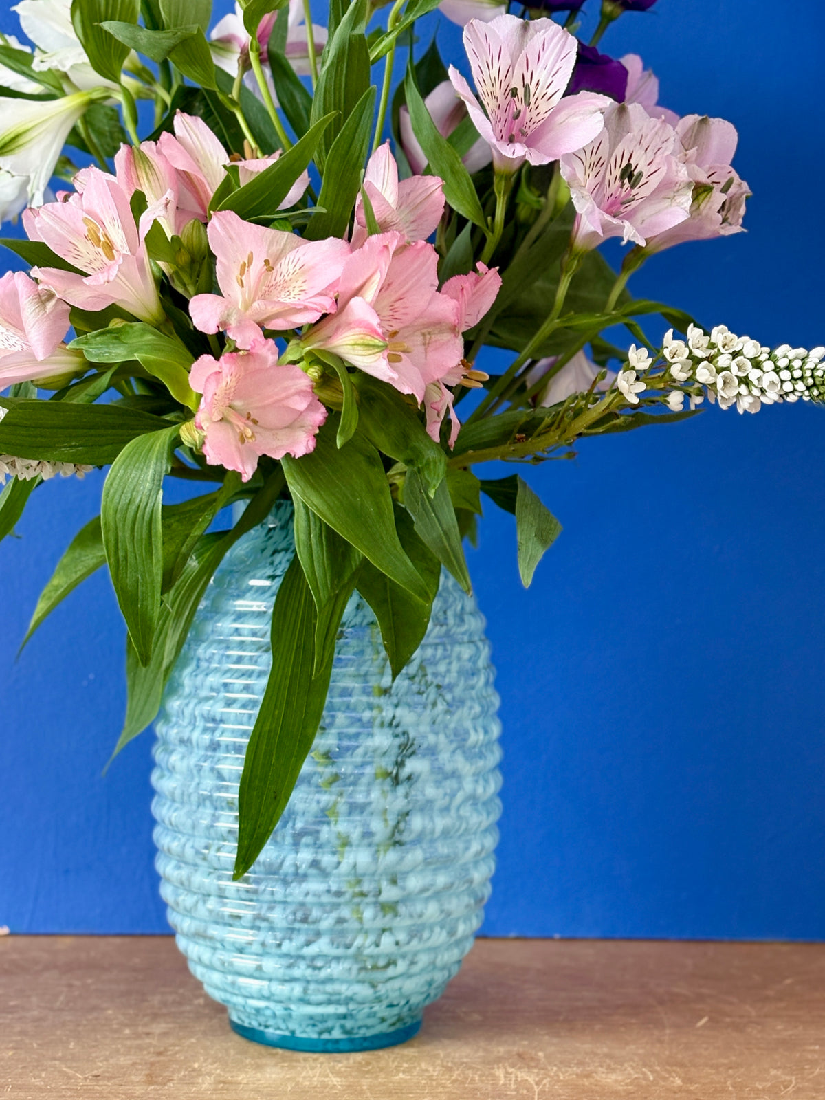 Vase vintage art déco, en verre de Clichy bleu