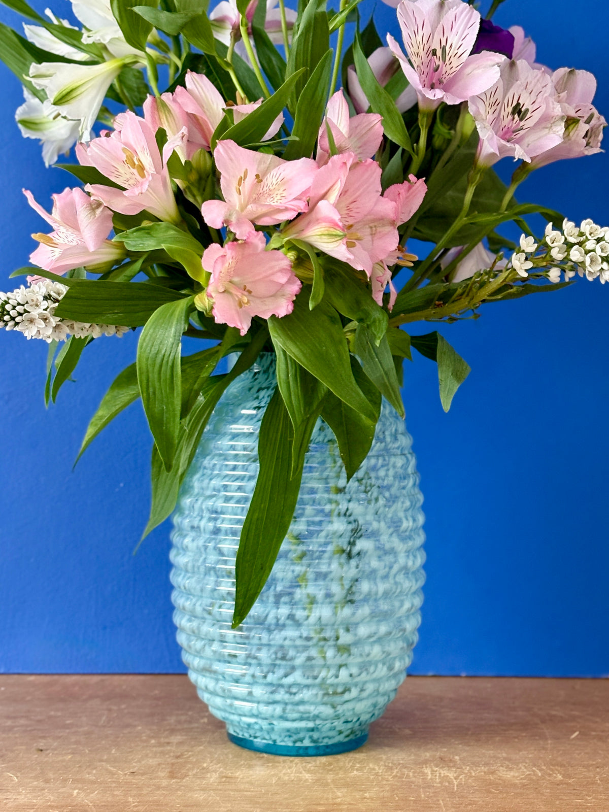 Vase vintage art déco, en verre de Clichy bleu