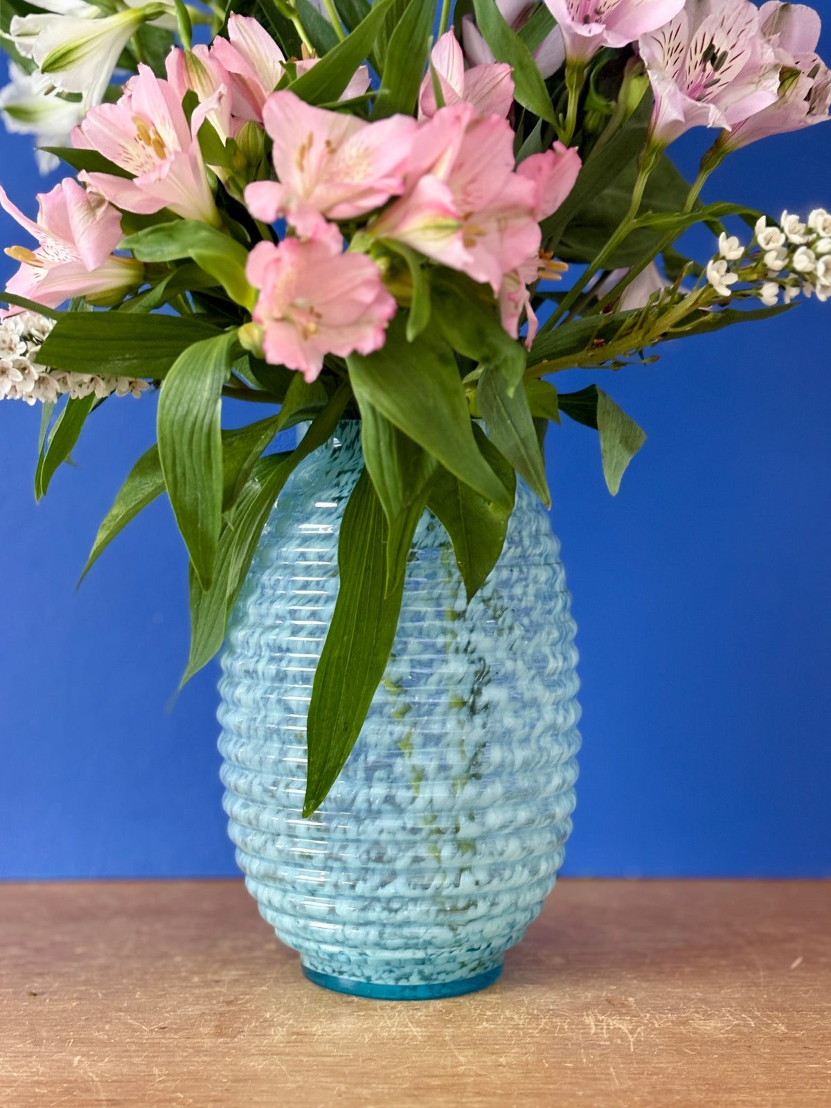 Vase vintage art déco, en verre de Clichy bleu