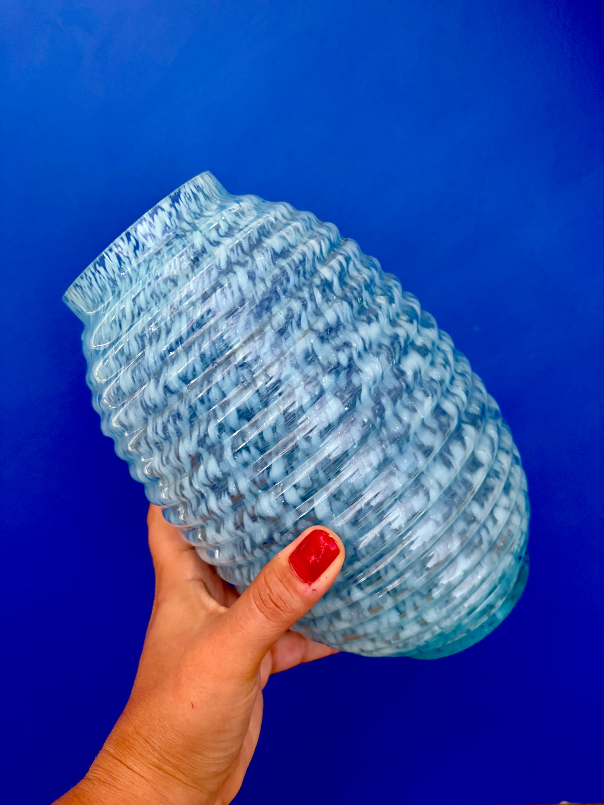 Vase vintage art déco, en verre de Clichy bleu
