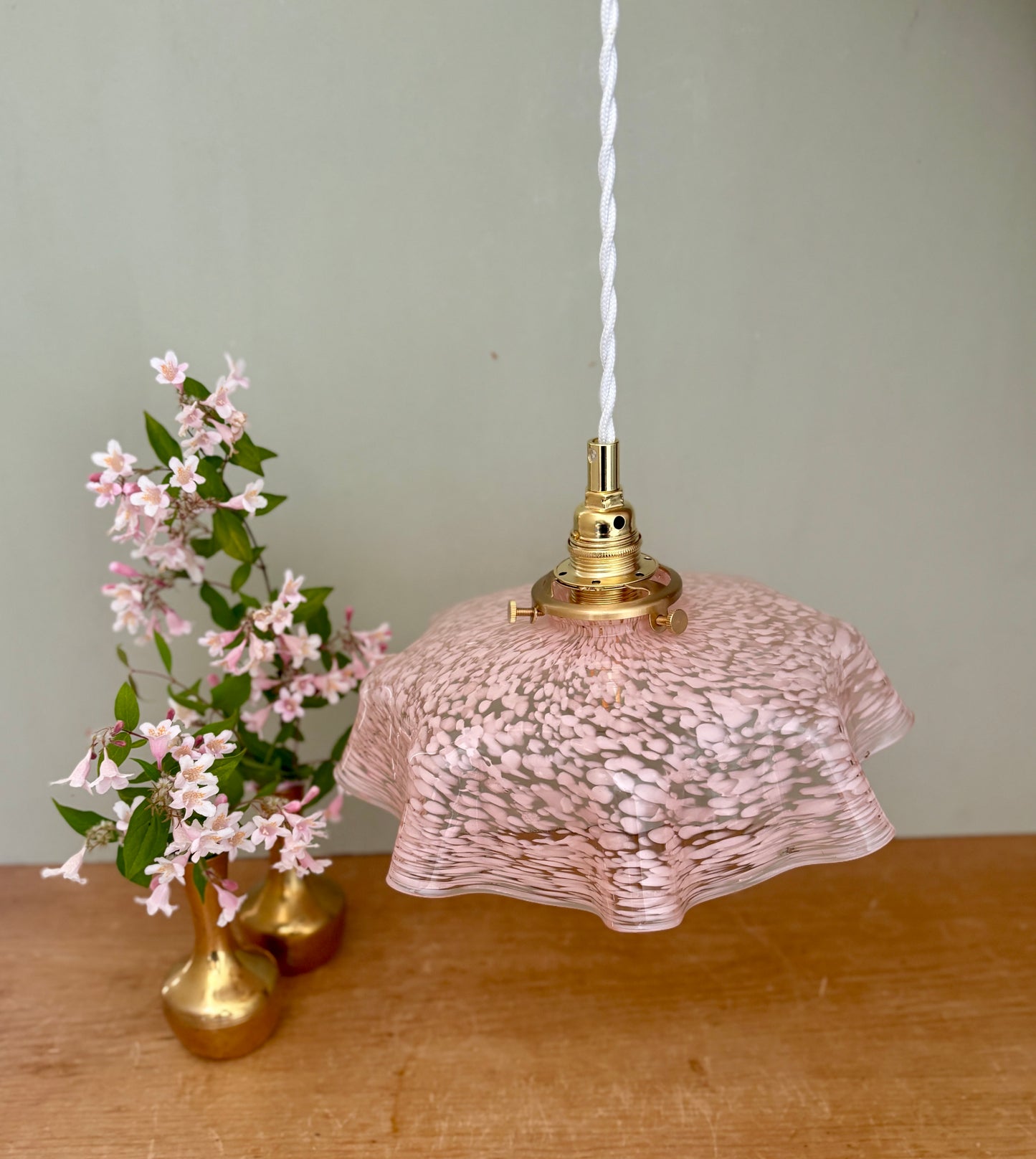 Suspension abat-jour ancien en verre de Clichy rose