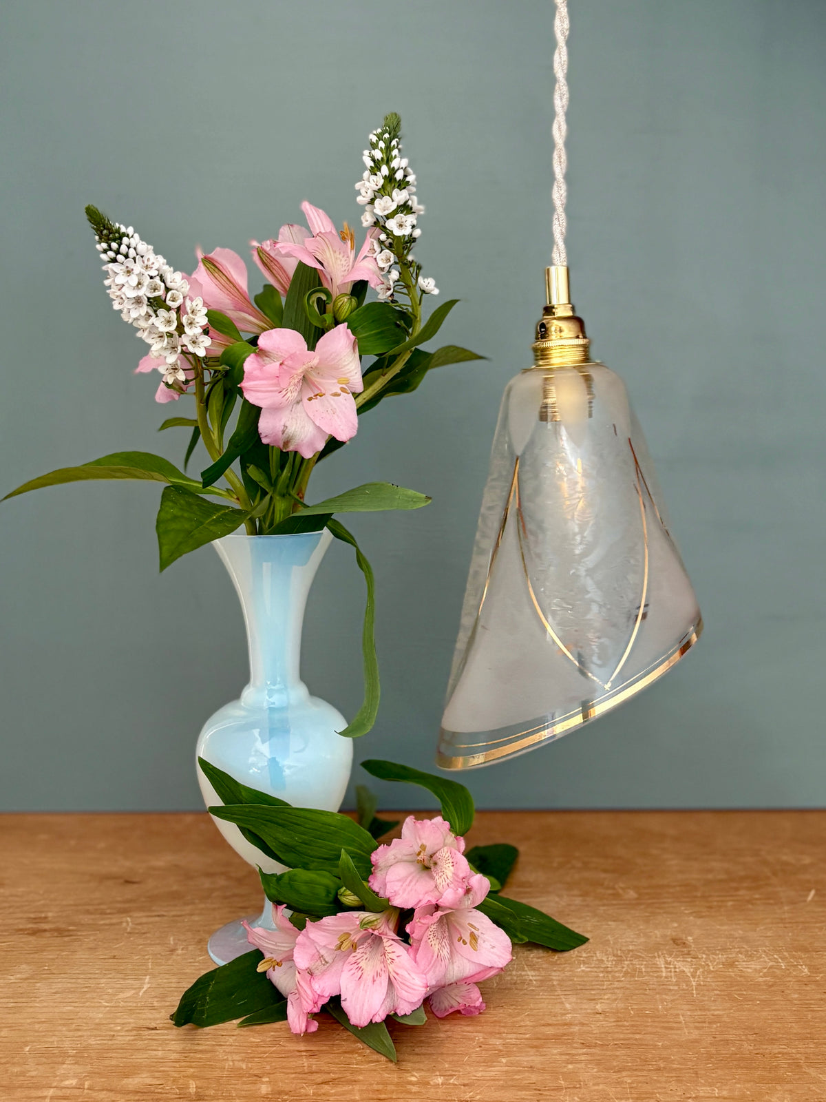 Suspension tulipe vintage art déco en verre transparent, blanc et doré
