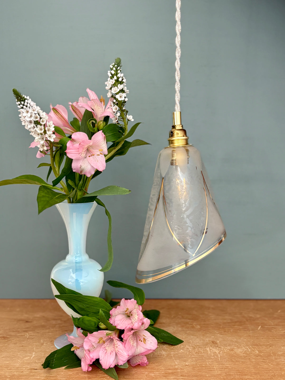 Suspension tulipe vintage art déco en verre transparent, blanc et doré