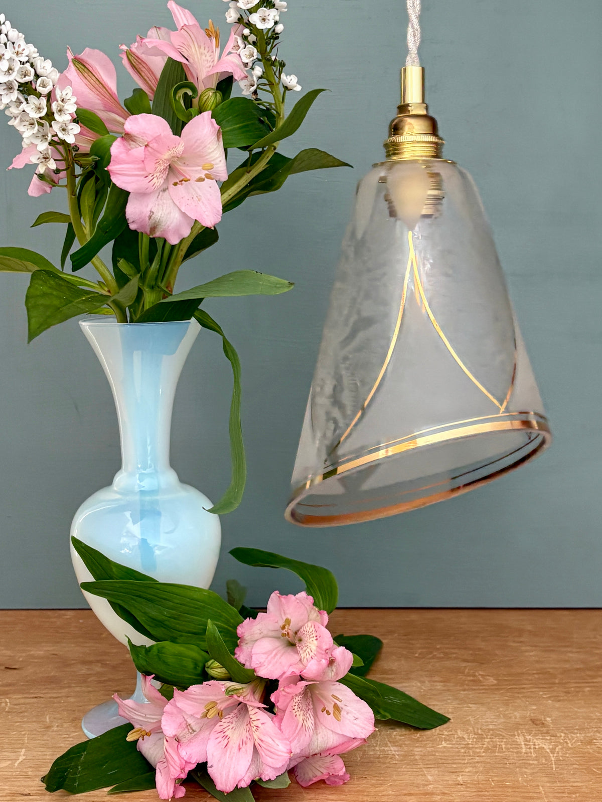 Suspension tulipe vintage art déco en verre transparent, blanc et doré