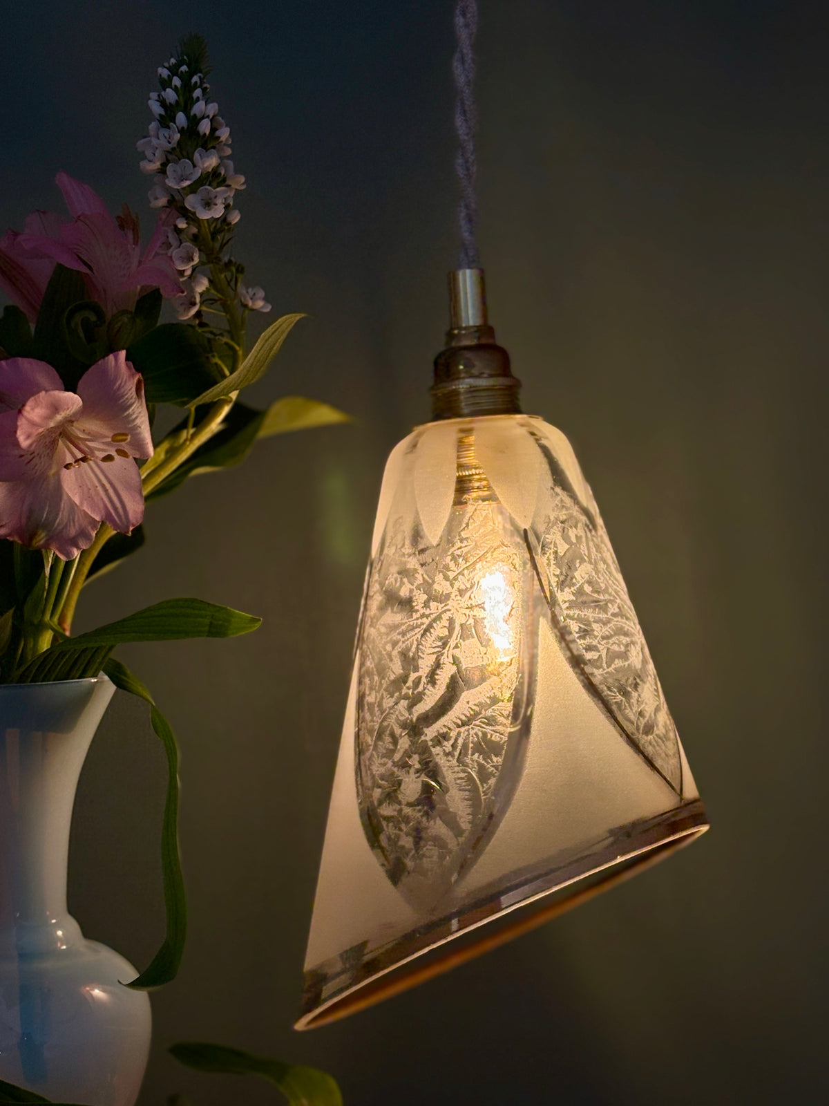 Suspension tulipe vintage art déco en verre transparent, blanc et doré