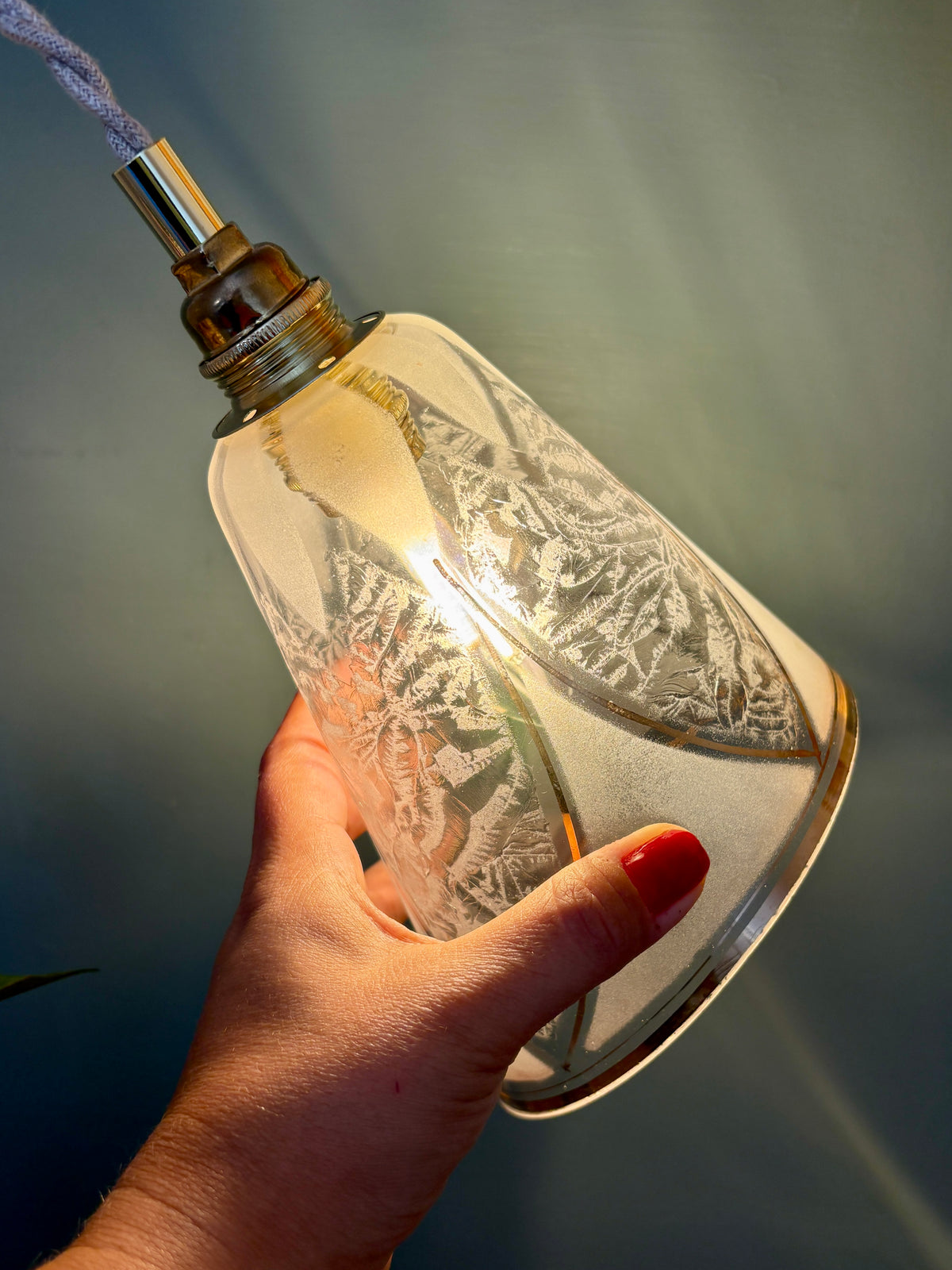 Suspension tulipe vintage art déco en verre transparent, blanc et doré