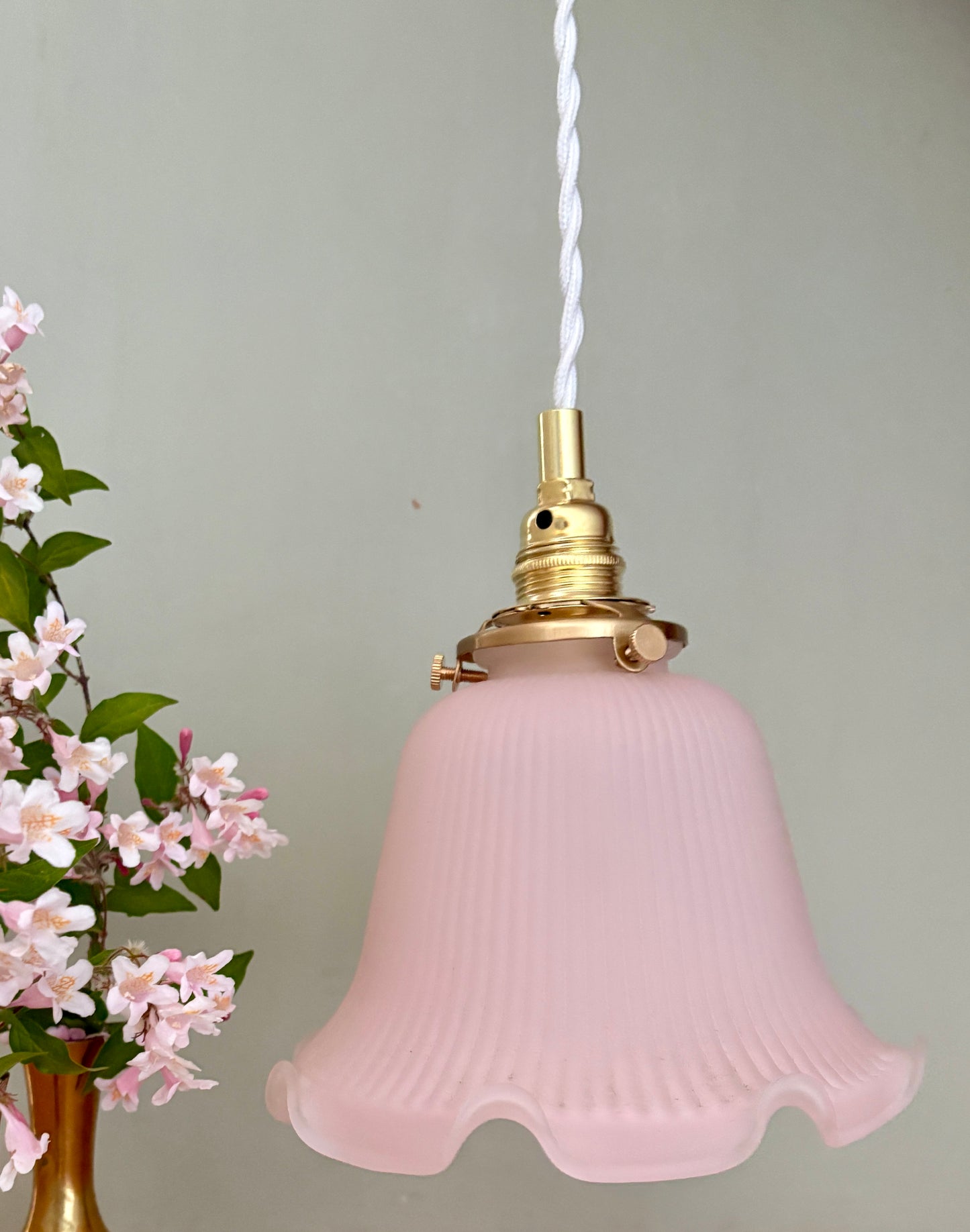 Suspension abat-jour vintage en verre dépoli rose