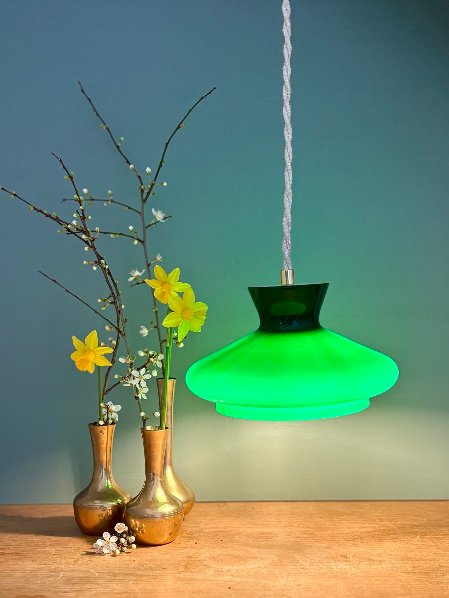 Suspension abat-jour vintage en opaline verte et blanche