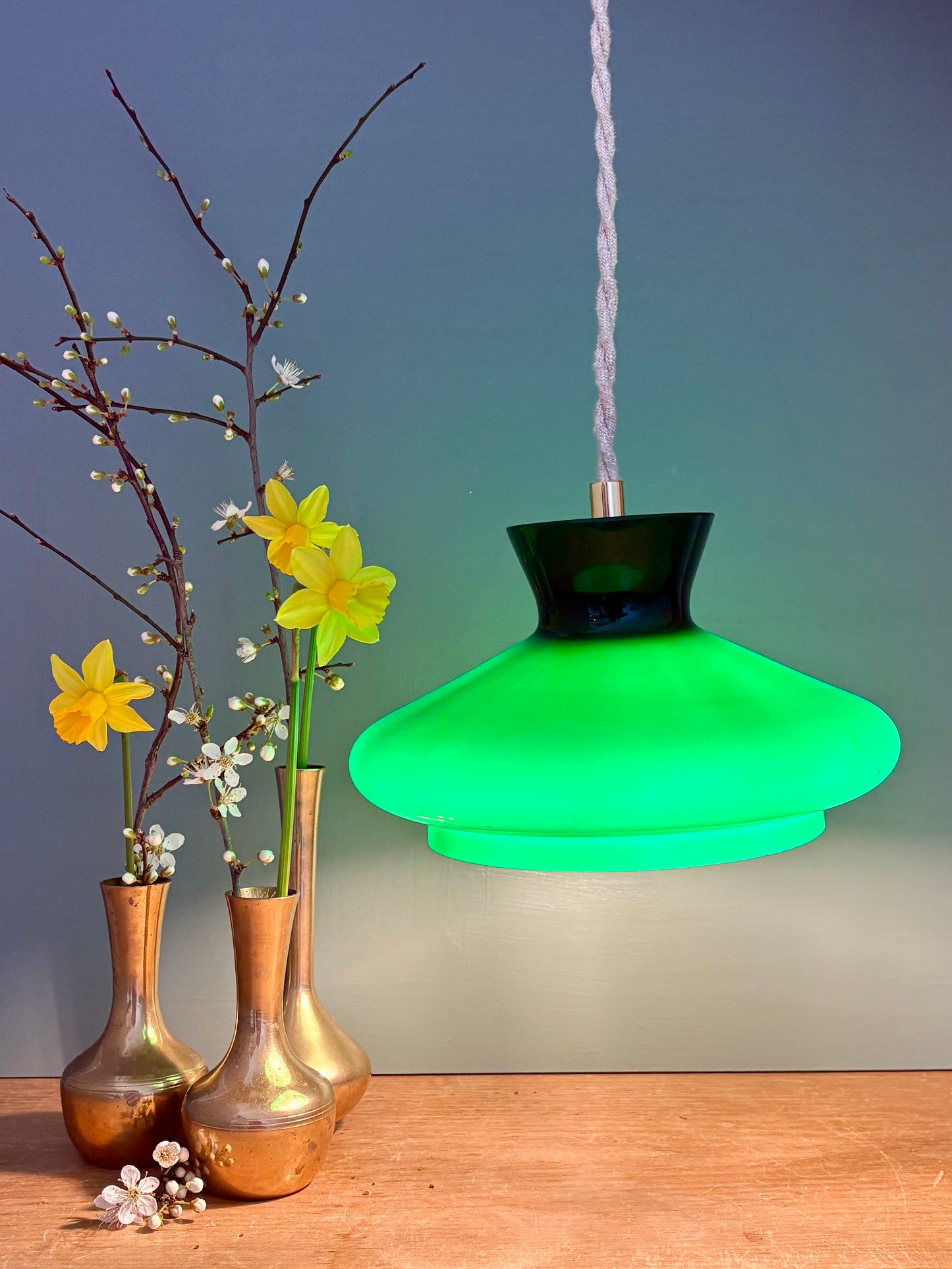 Suspension abat-jour vintage en opaline verte et blanche