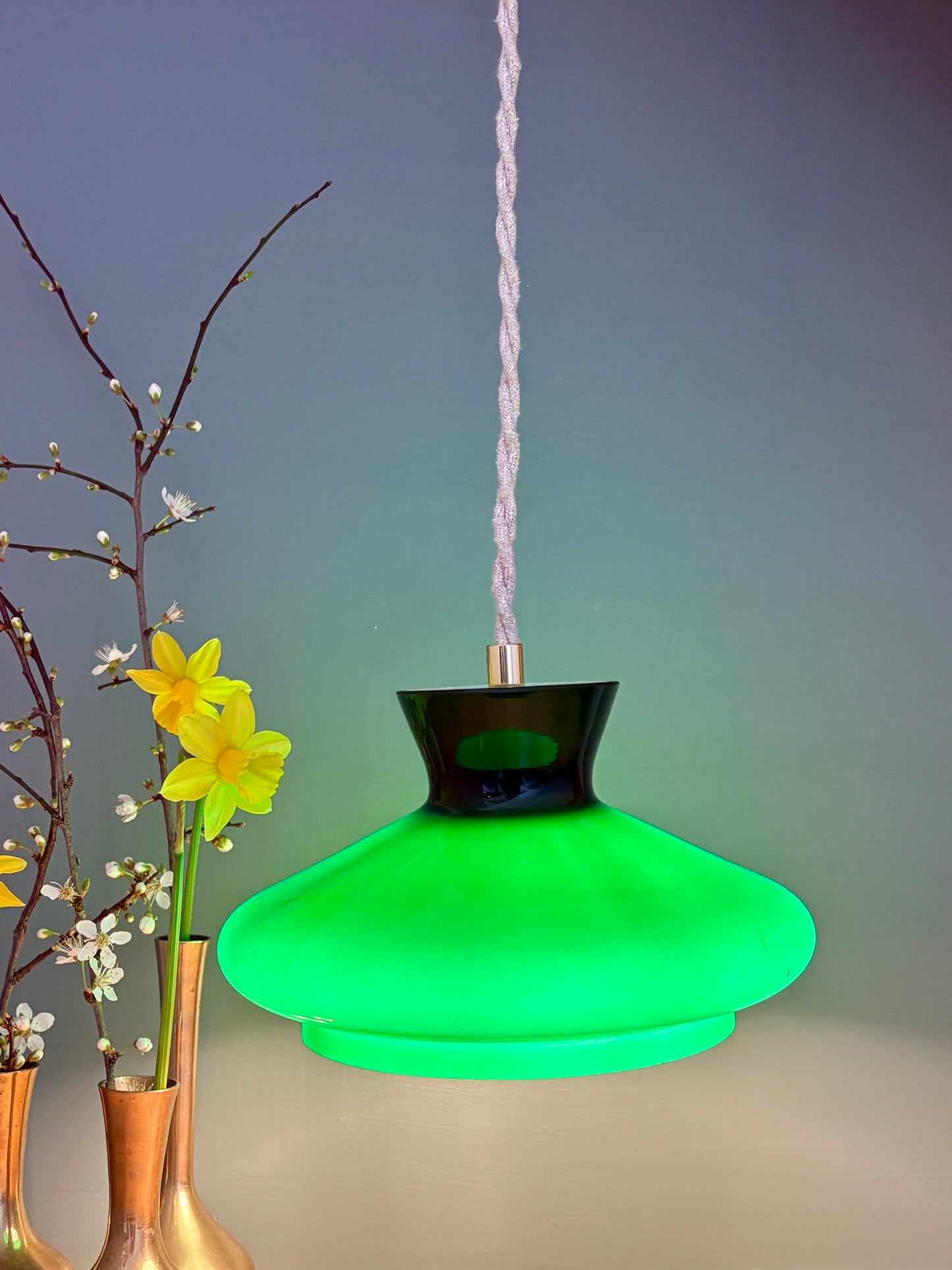 Suspension abat-jour vintage en opaline verte et blanche