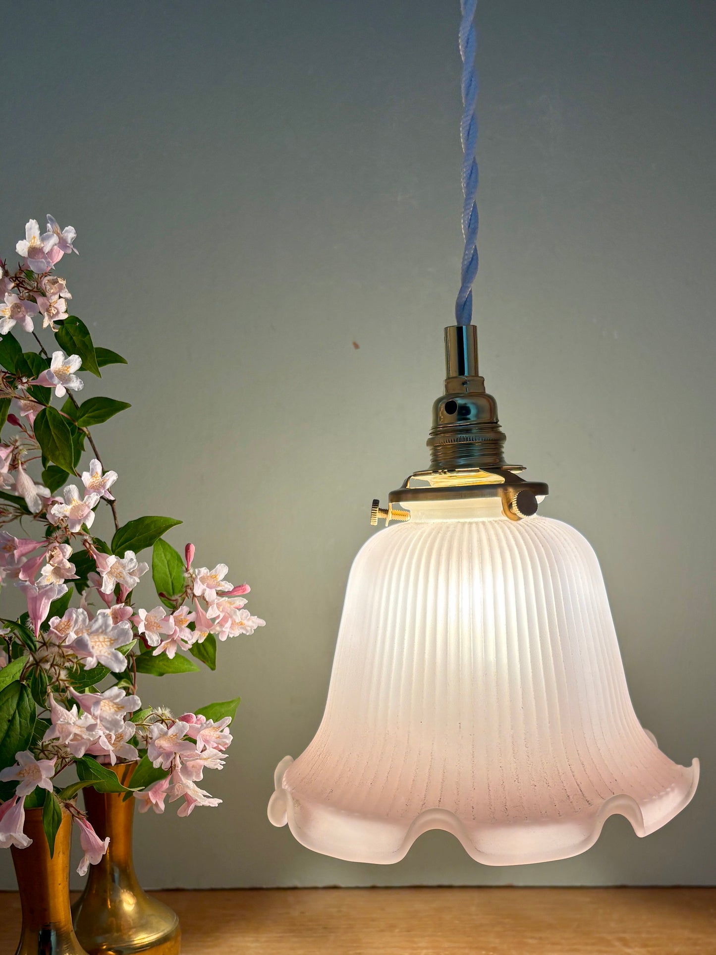 Suspension abat-jour vintage en verre dépoli rose