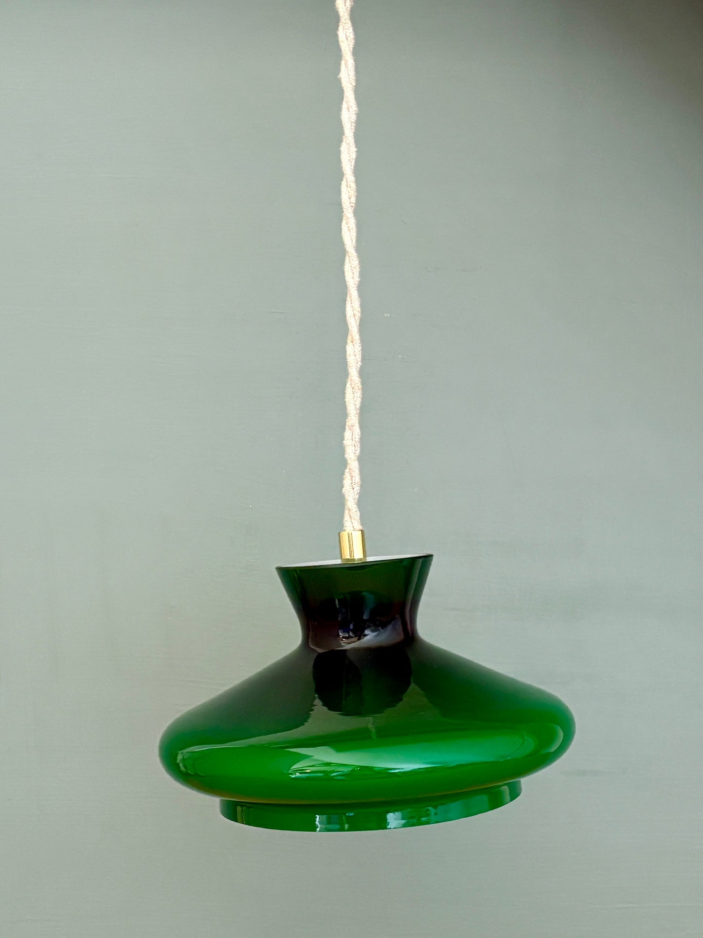 Suspension abat-jour vintage en opaline verte et blanche