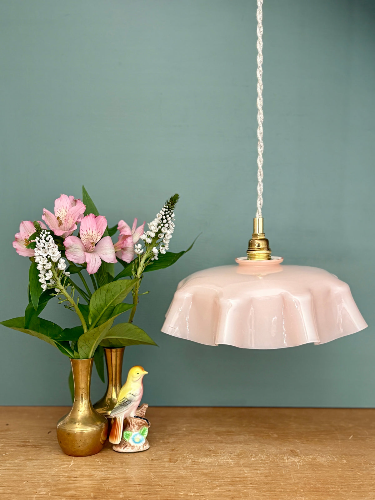 Suspension abat-jour vintage en opaline rose